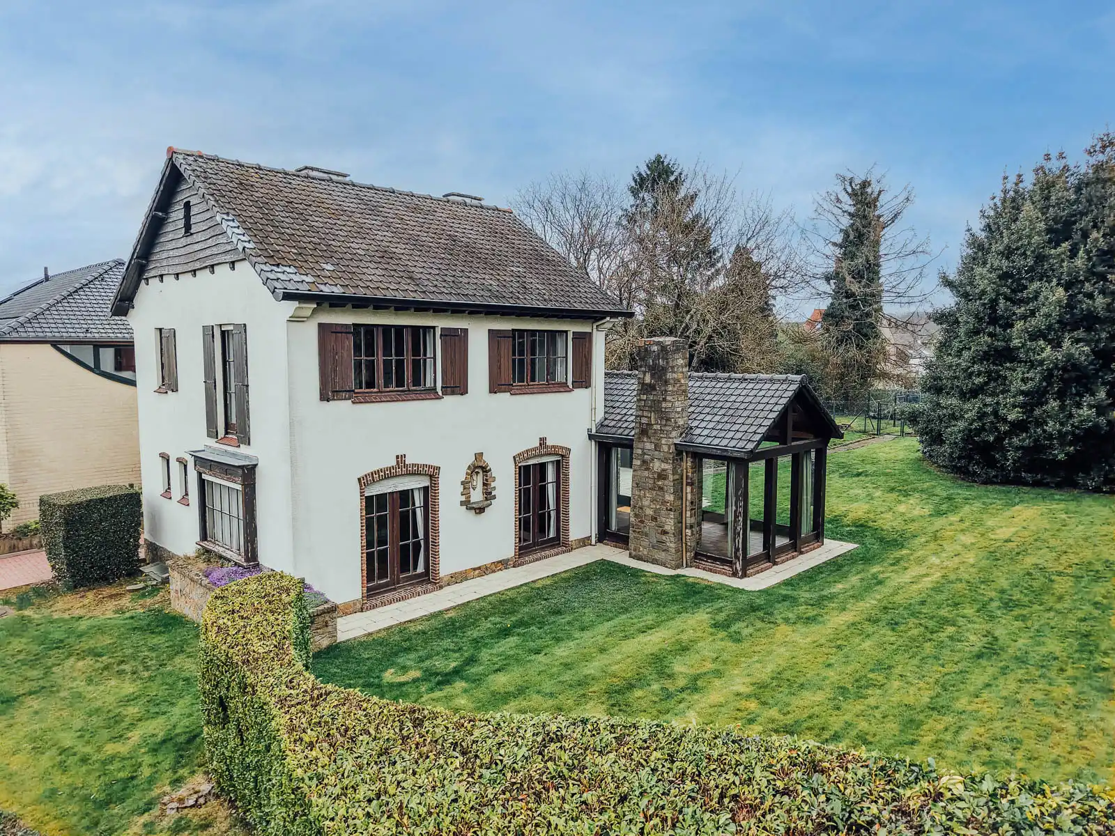 Ruime, charmante woning op een prachtig groen perceel foto 2