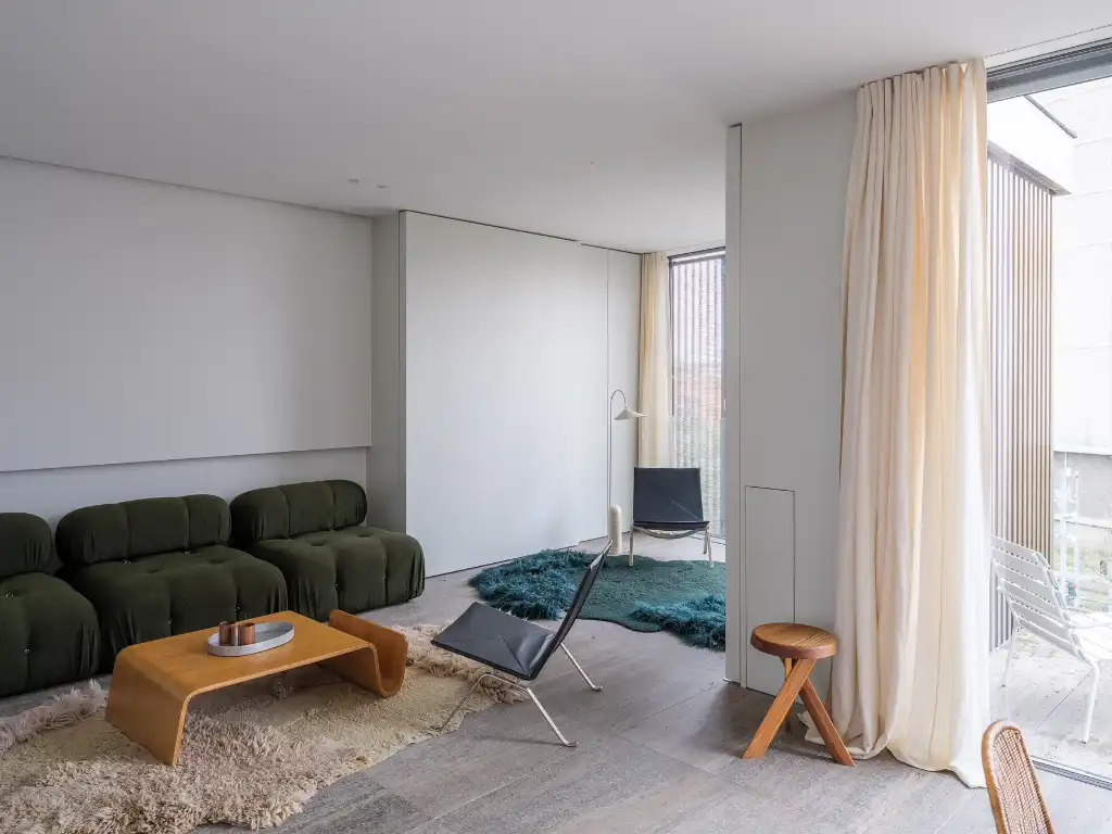 High-end duplexpenthouse met drie terrassen, gelegen in een architecturaal hoogstaand gebouw naar ontwerp van Element Architecten. foto 6