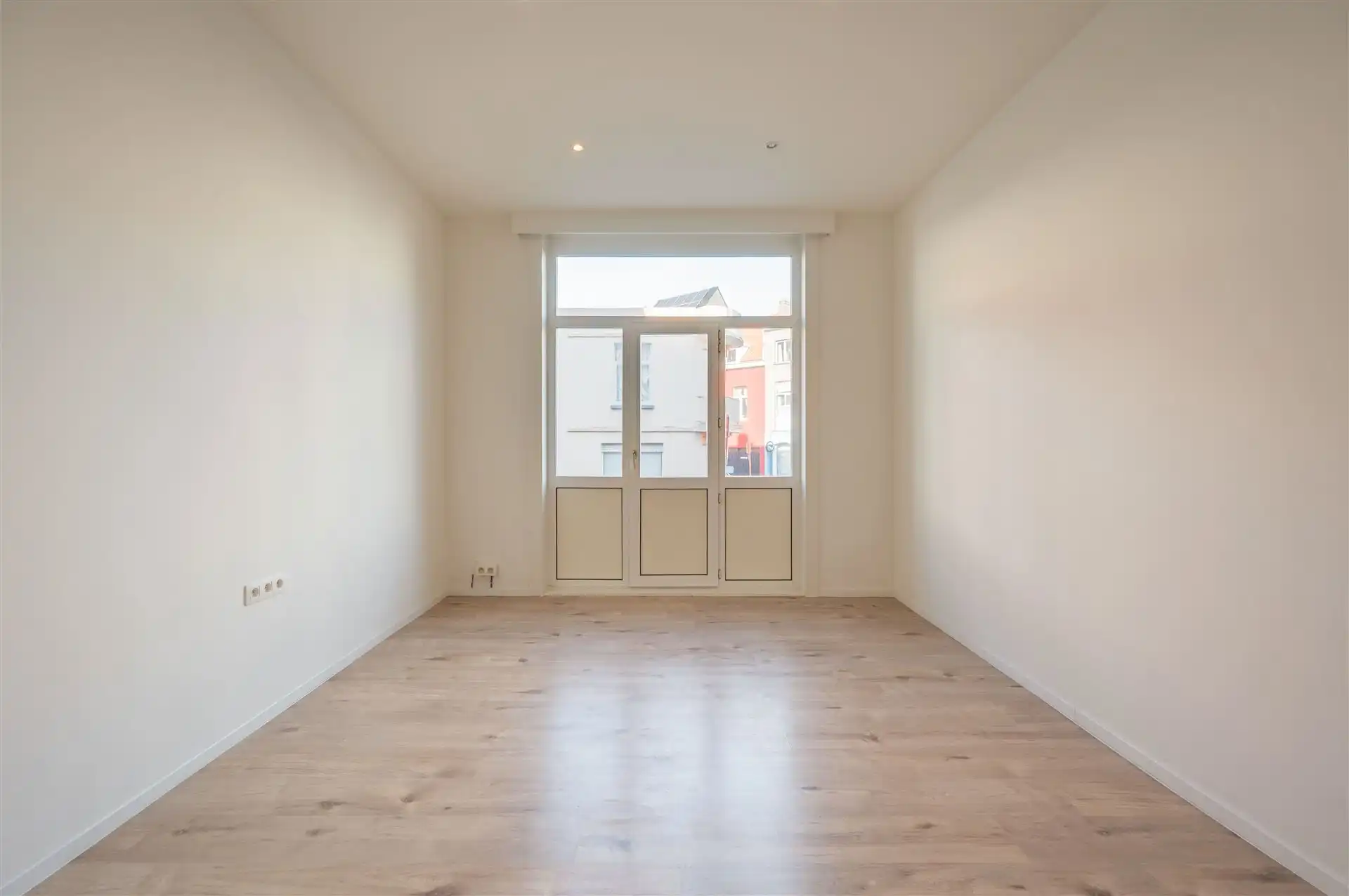 Ruime, volledig gerenoveerde herenwoning met 6 kamers foto 4