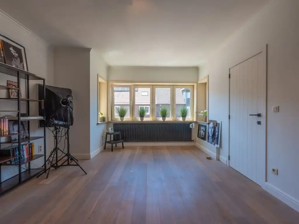 Stijlvol ingerichte woning met handelsruimte in gesloten bebouwing foto 34