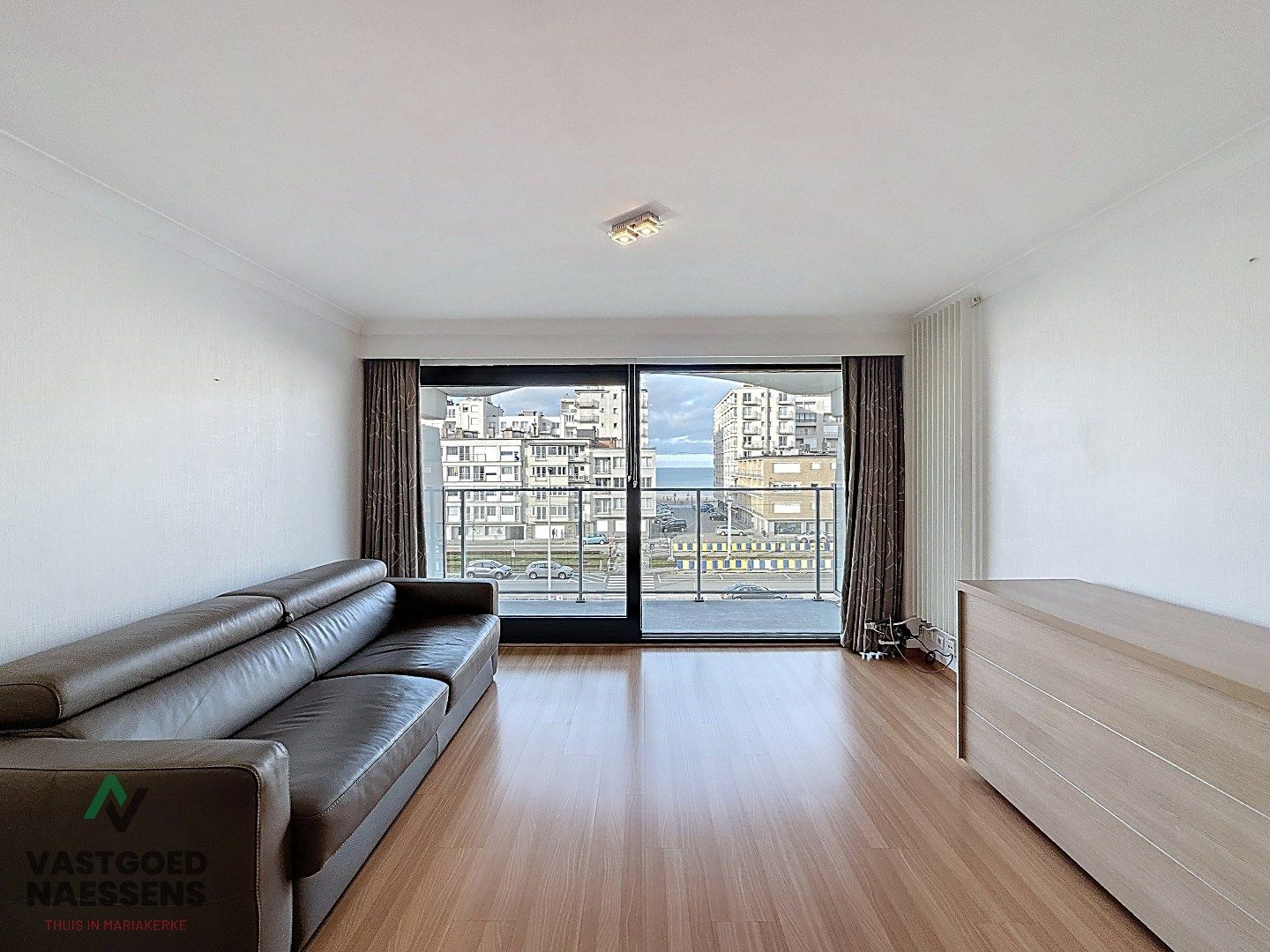 INSTAPKLARE STUDIO MET RUIM TERRAS EN ZEEZICHT foto 6