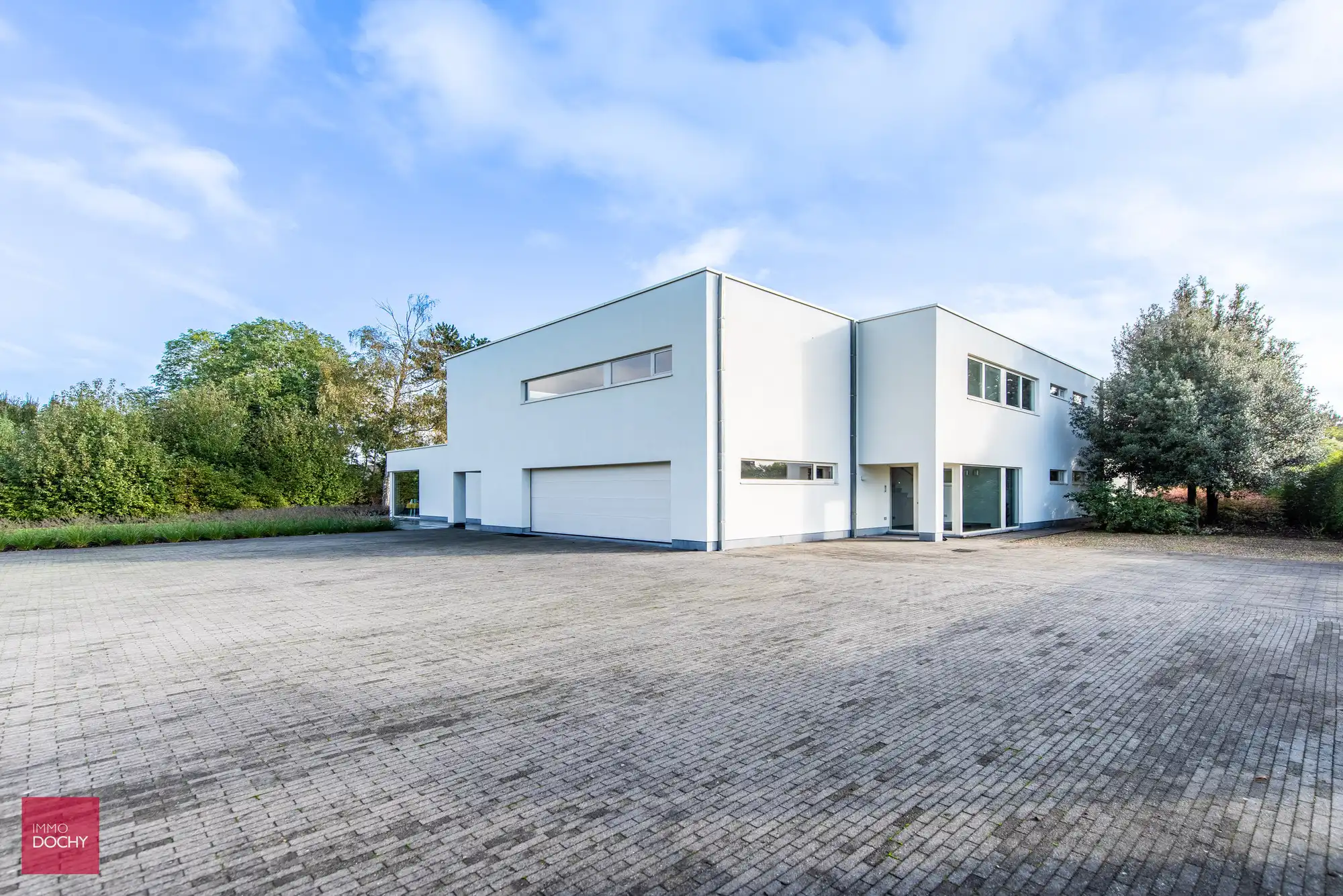 Centraal gelegen moderne ruime villa met appartement of burelen op ca. 5.664m² foto 6