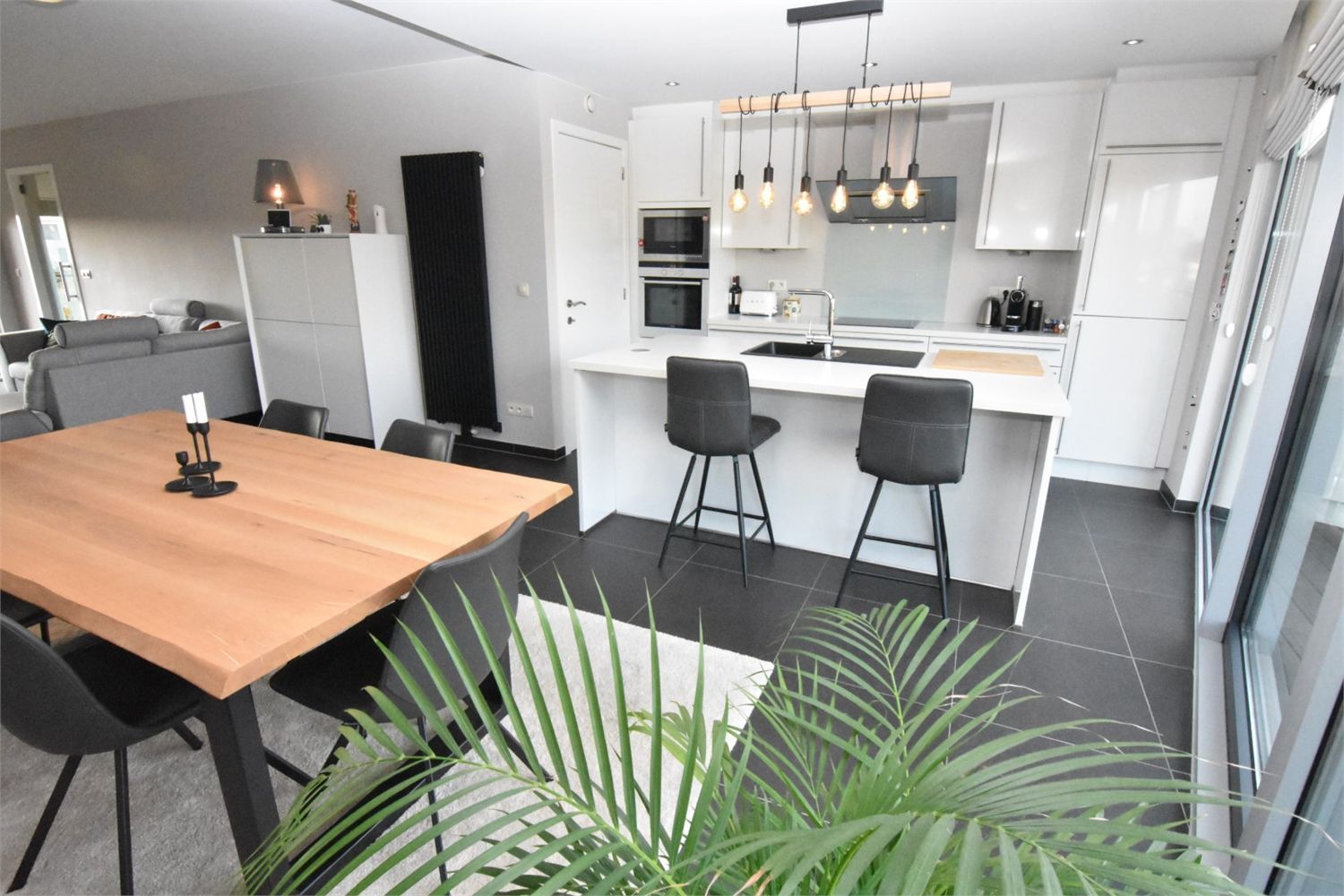 MOOI AFGEWERKT RUIM APPARTEMENT MET 2 SLPKS EN 2 TERRASSEN foto 6