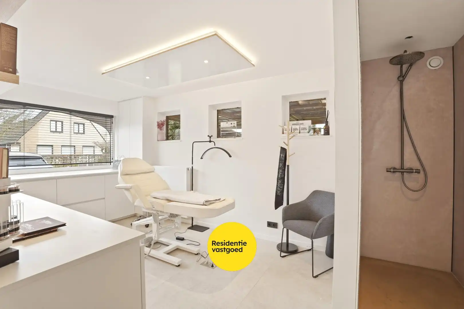 Gerenoveerde alleenstaande woning op 637m² te Veurne! foto 9