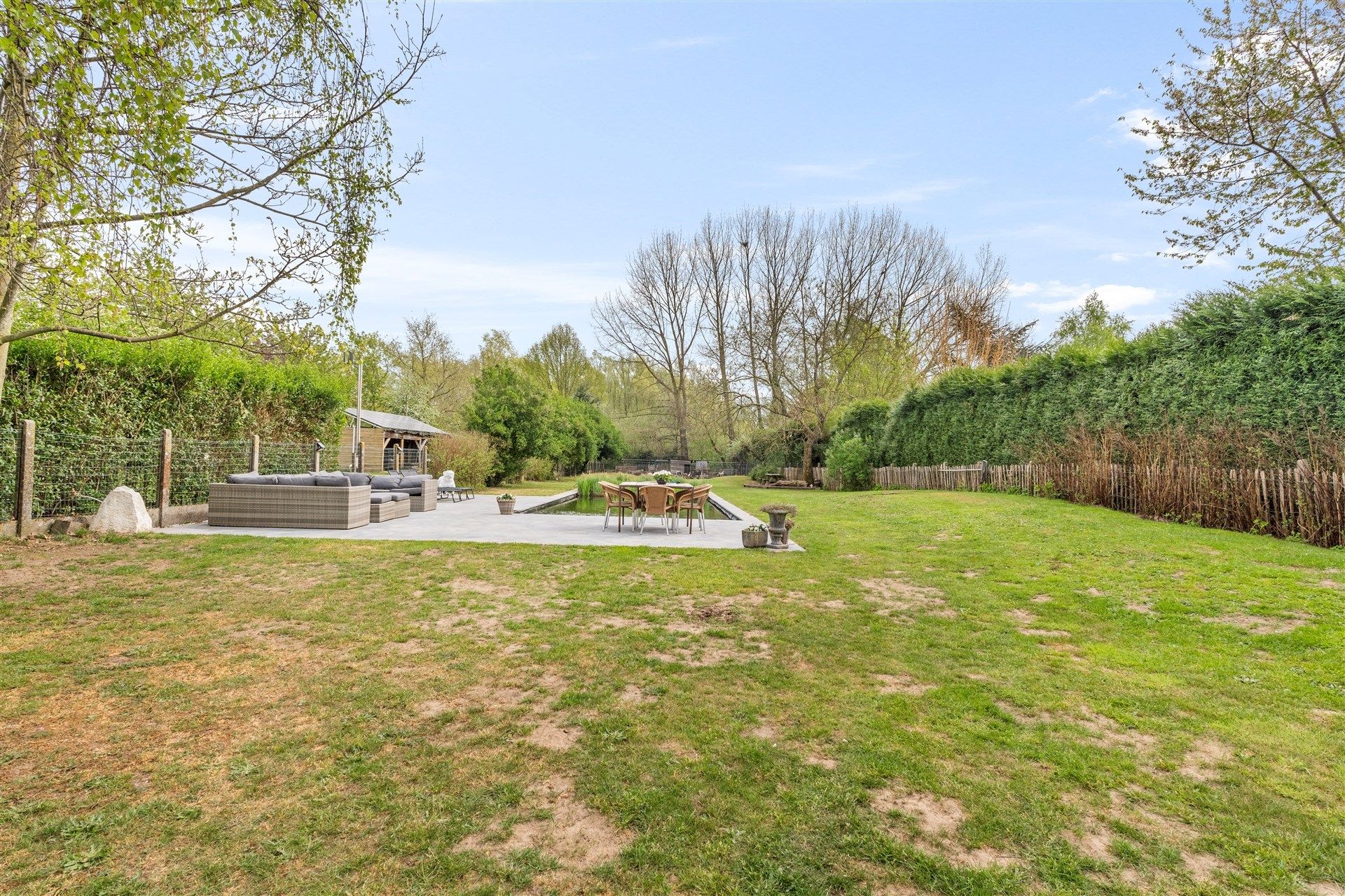 Indrukwekkende woning op een ruim perceel van 2208 m². foto 27