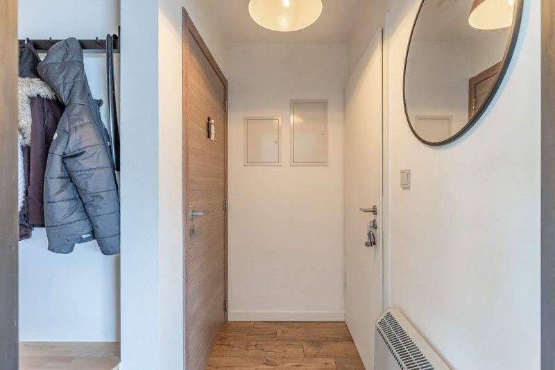 Zeer ruim en gerenoveerd appartement met 3 slpks en autostaanplaats foto 6