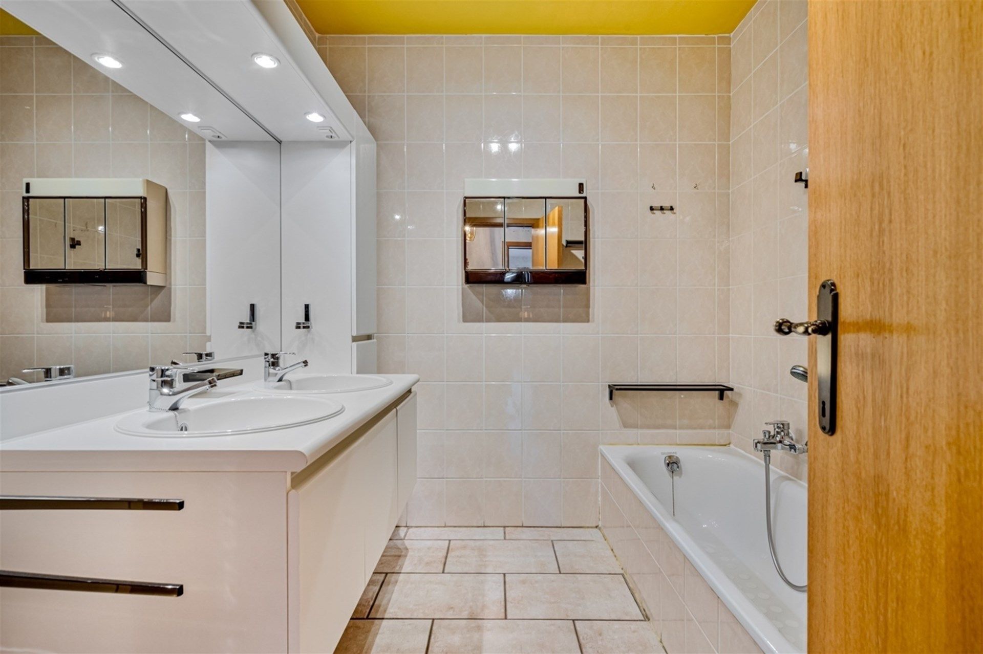 Ruim appartement met twee slaapkamers in het centrum van Aalst! foto 11