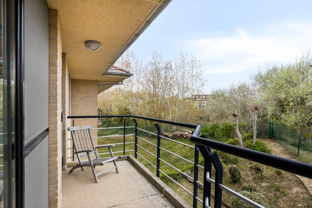Schitterend gelegen appartement met twee slaapkamers te koop in Koksijde! foto {{pictureIndex}}