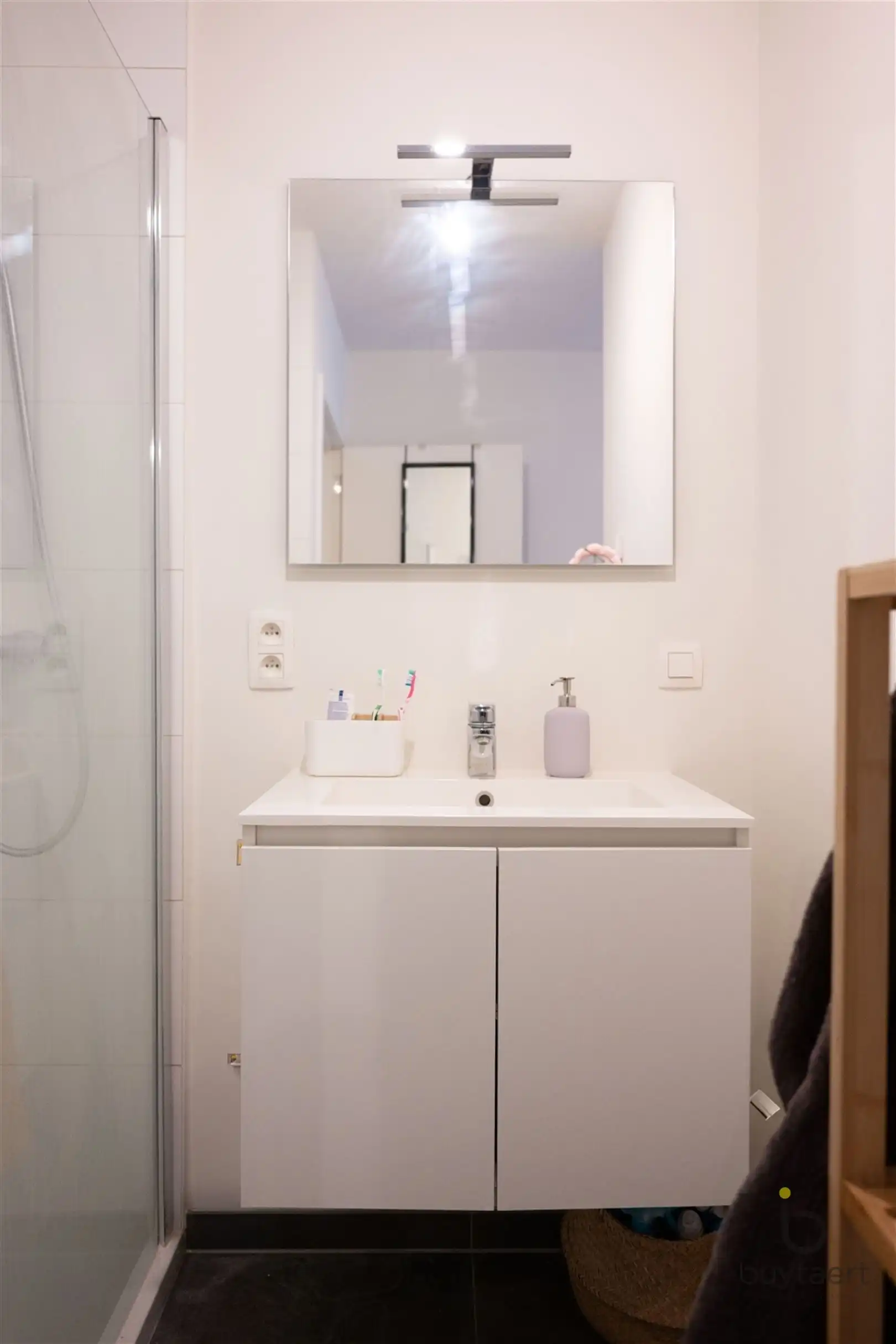 Stijlvol 1-slaapkamer appartement met terras en zicht op Kempisch Dok foto 10