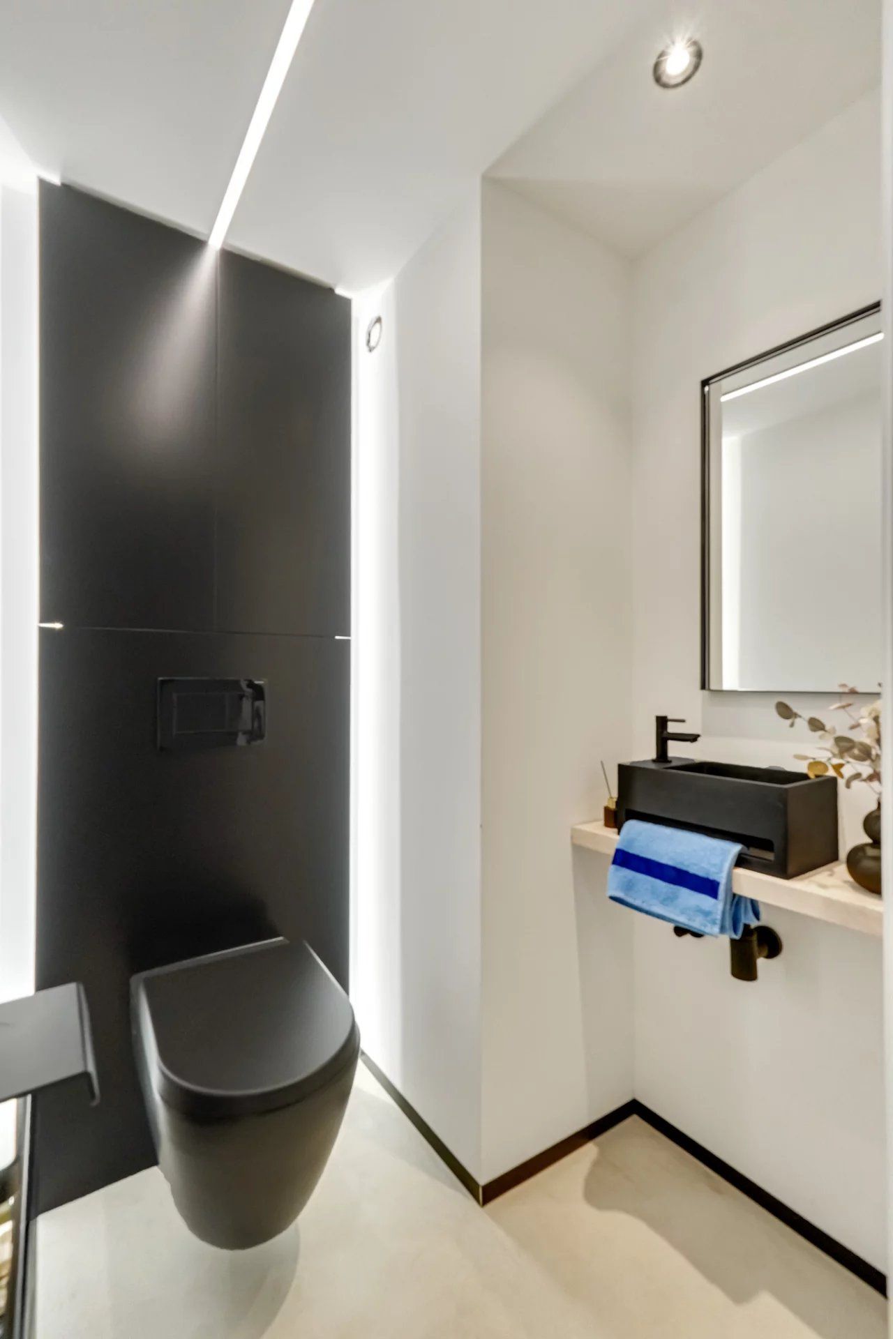 Ruime woning met zwembad op mooi groot perceel foto 17