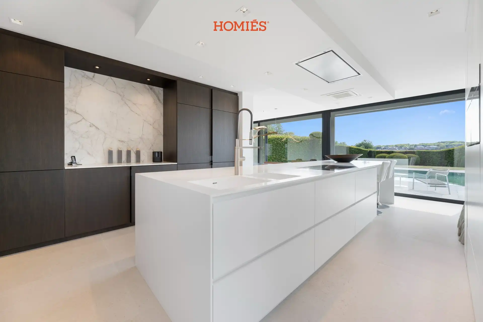 Prachtige villa & kantoorgebouw in groene omgeving foto 6