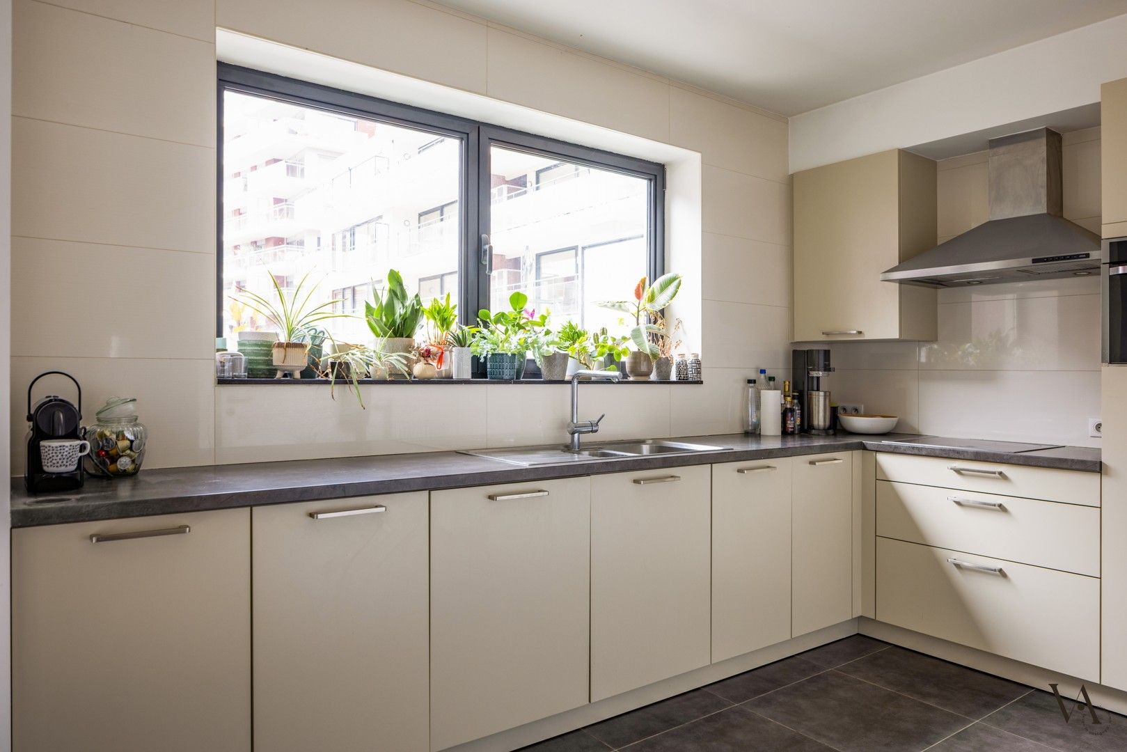 2-slaapkamerappartement met ruim terras en autostaanplaats in Hungaria foto 5