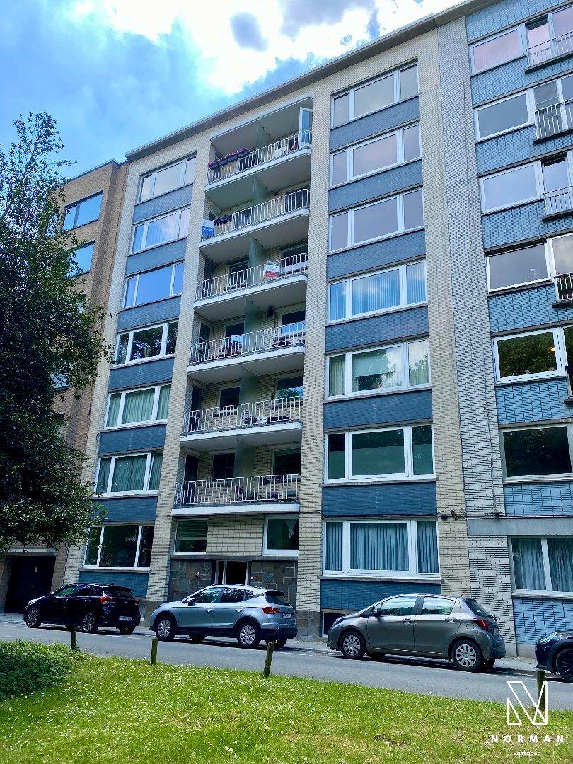 Appartement met 2 slaapkamers, garage en terras in centrum Kortrijk foto 13
