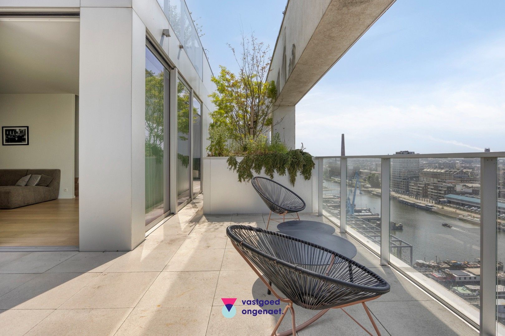 Exclusieve penthouse met zicht op water en stad foto 21