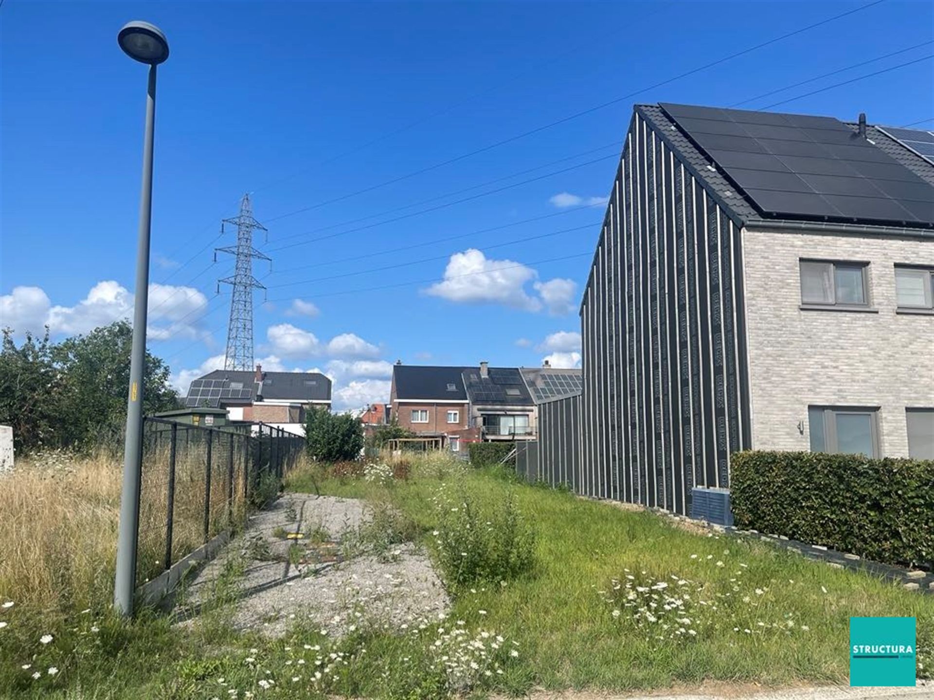 Bouwgrond voor HOB in een rustige verkaveling  foto {{pictureIndex}}