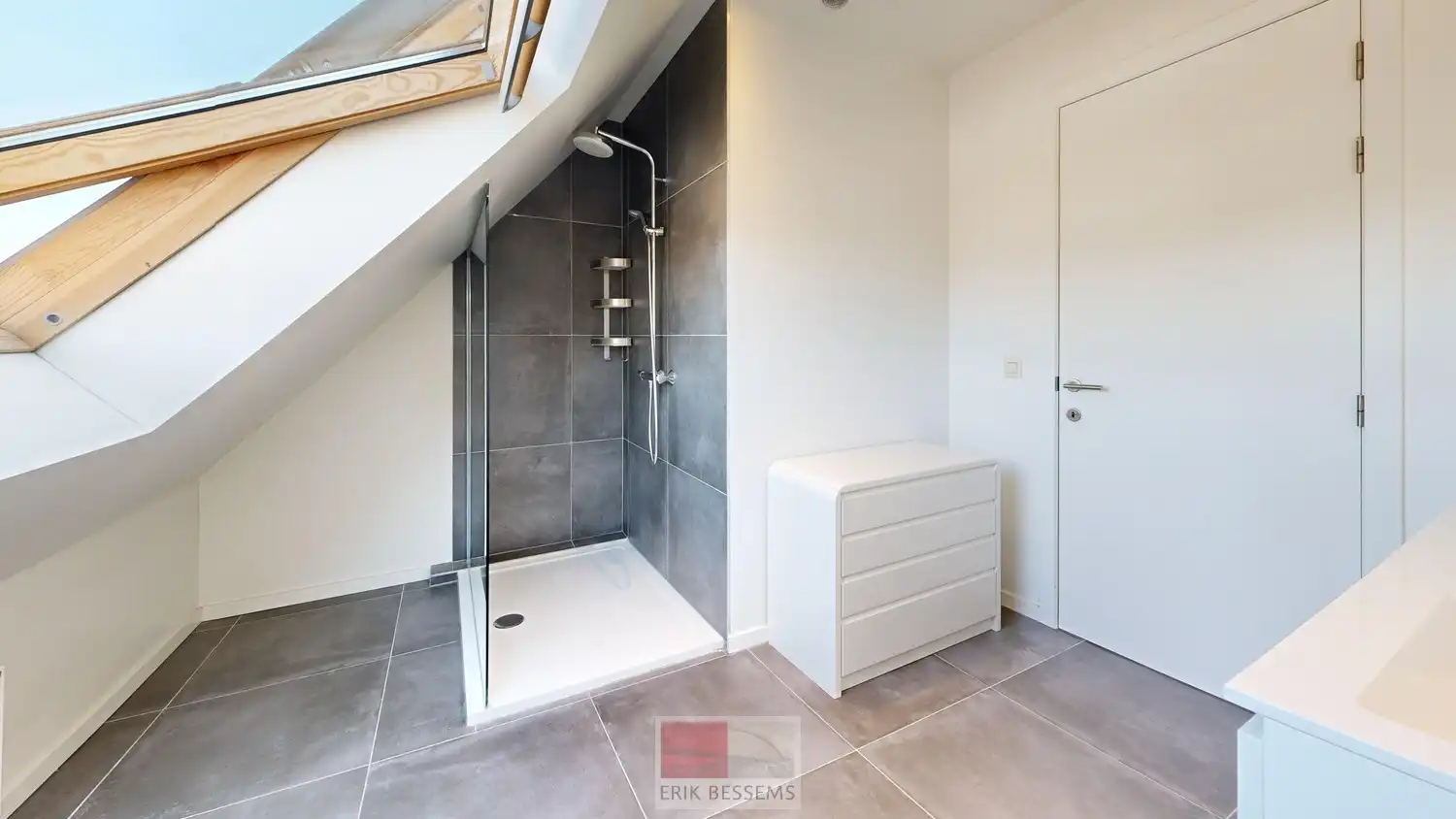 Ruim duplex appartement (gelegen op 1ste en 2de verdieping) van circa 81 m² te huur met 2 slaapkamers. foto 4