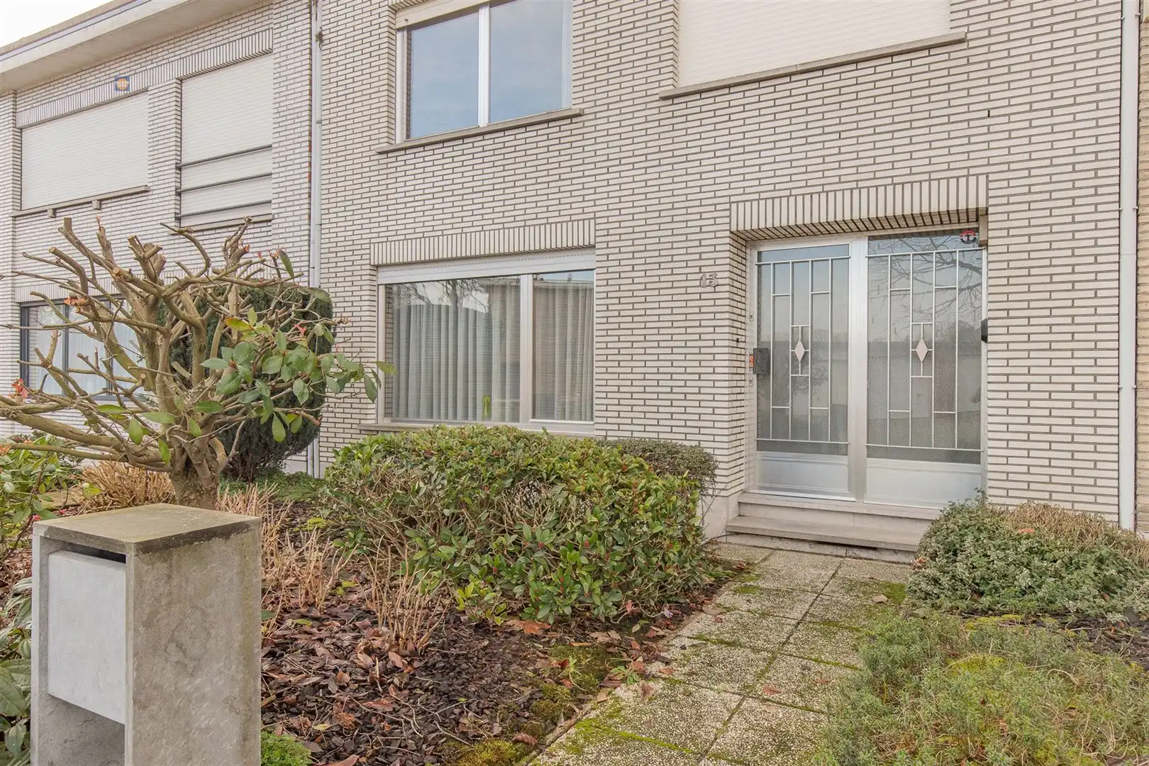 Te renoveren woning met potentieel, 3 slpk & dubbele garage foto 2