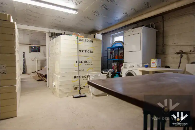 GROTENDEELS GERENOVEERDE GEZINSWONING foto 29