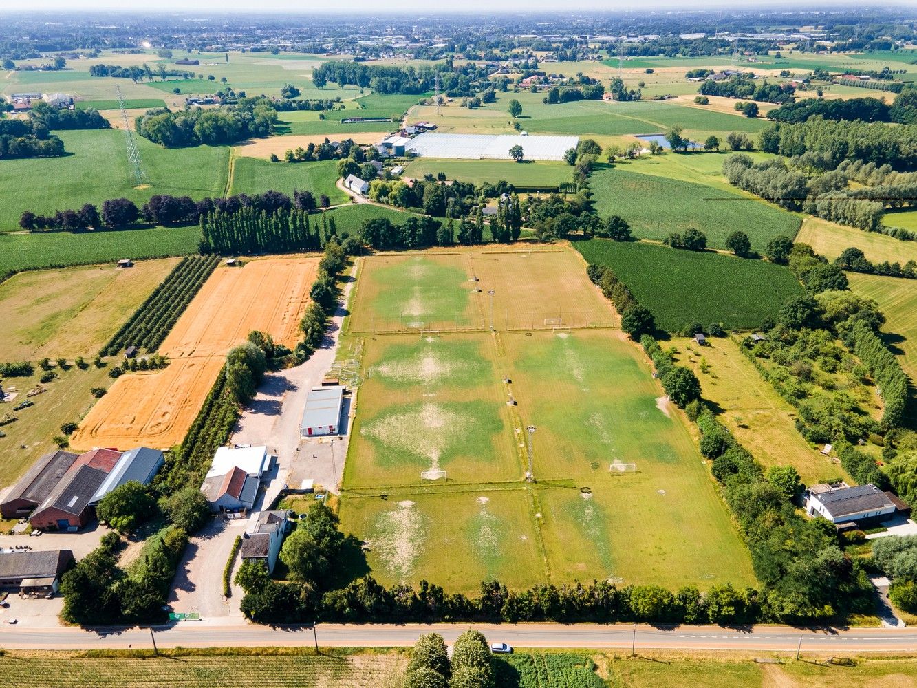 Sportaccomodatie met een zeer goede bereikbaarheid op 4 ha te Boechout foto 5