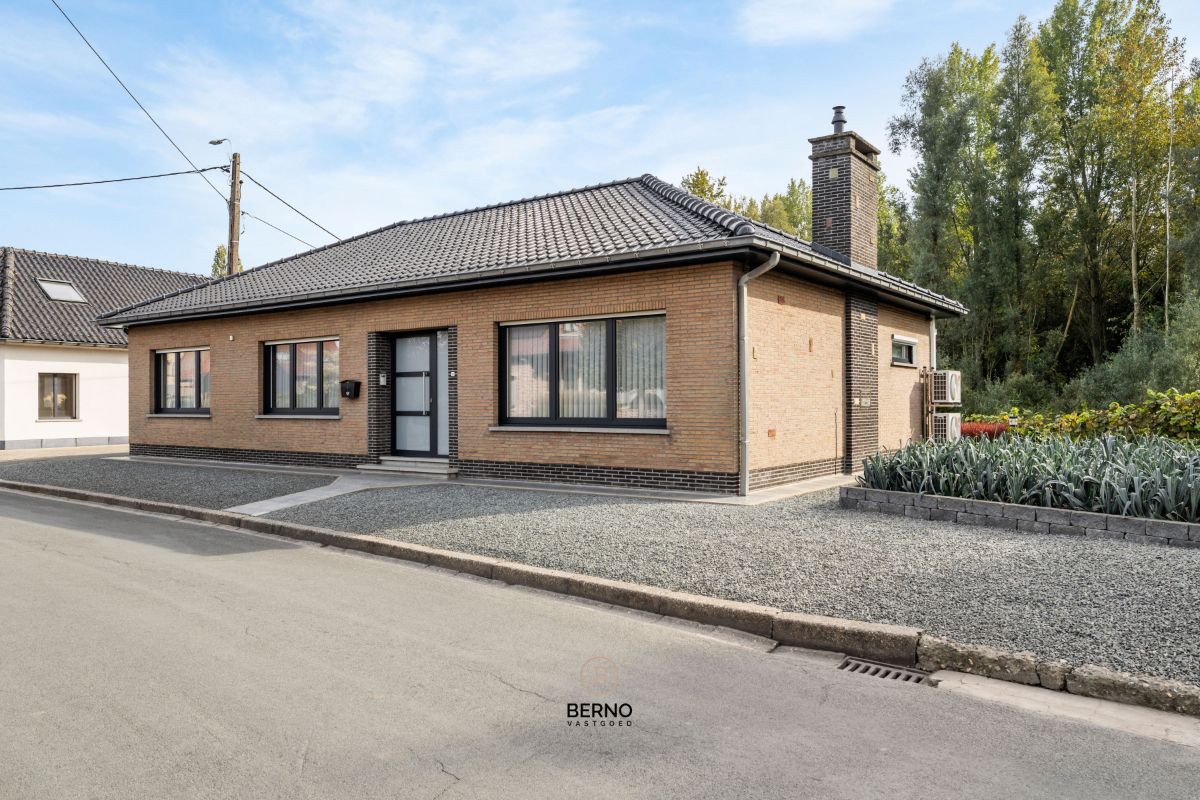 Instapklare laagbouwwoning in groene, rustige omgeving foto {{pictureIndex}}