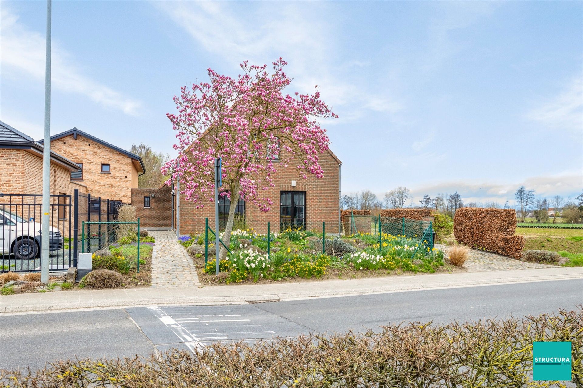 Ruime en mooi onderhouden woning met 4 kamers foto 1