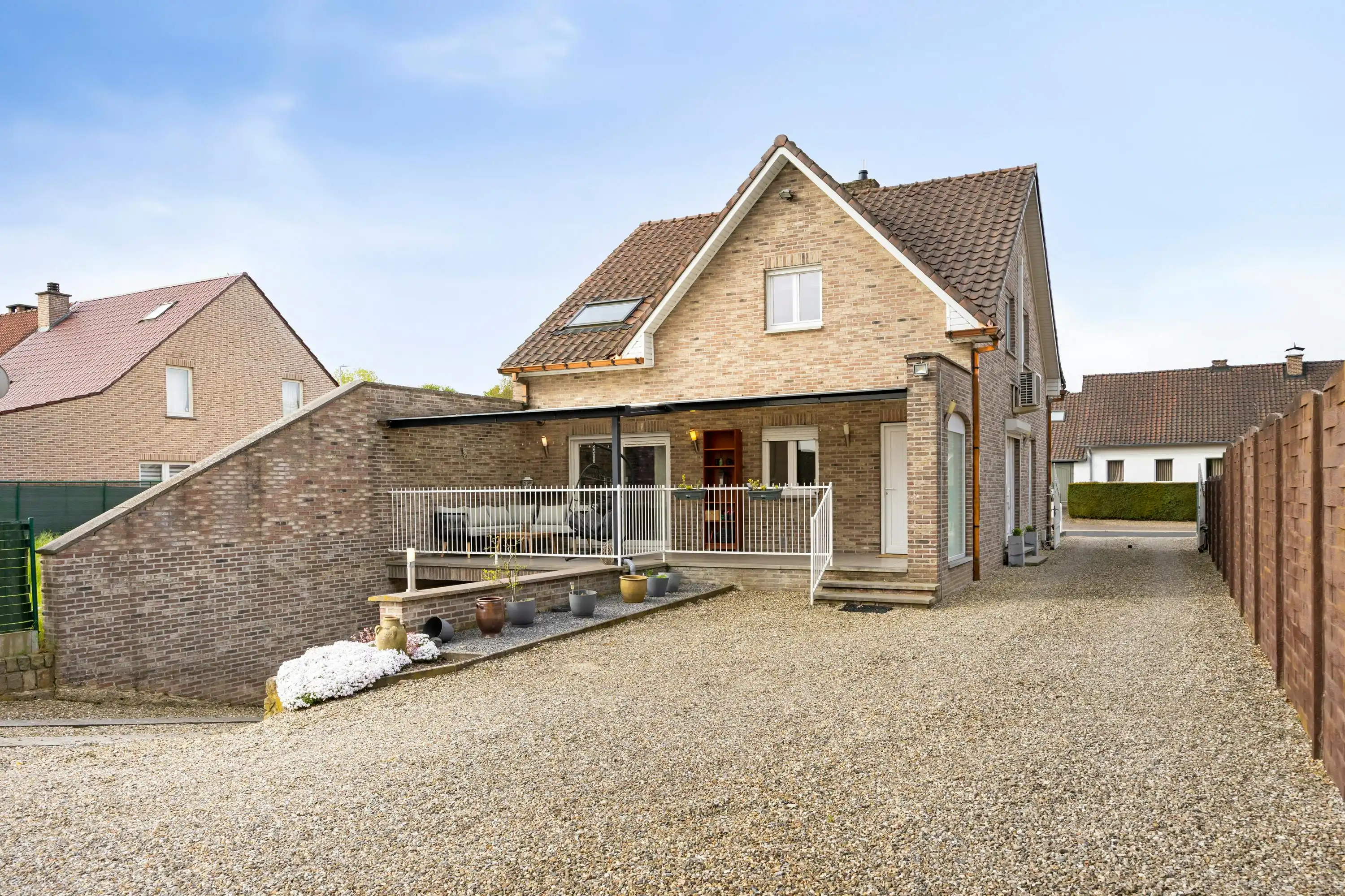 Instapklaar, future-proof huis op rustige ligging te koop in Lanklaar foto 15