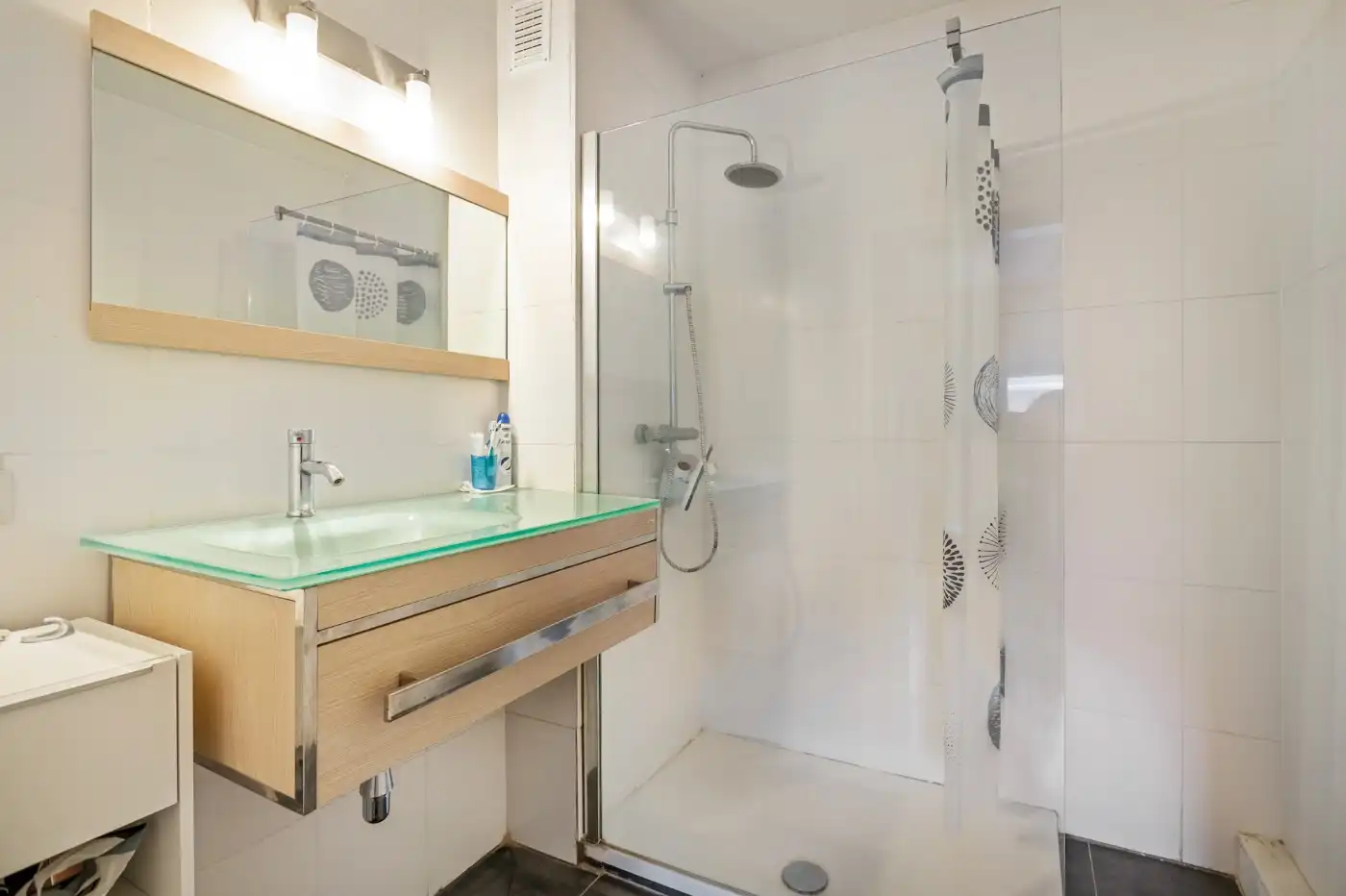 Centraal gelegen opbrengsteigendom met handelsgelijkvloers en app. op de 1e verd. foto 23