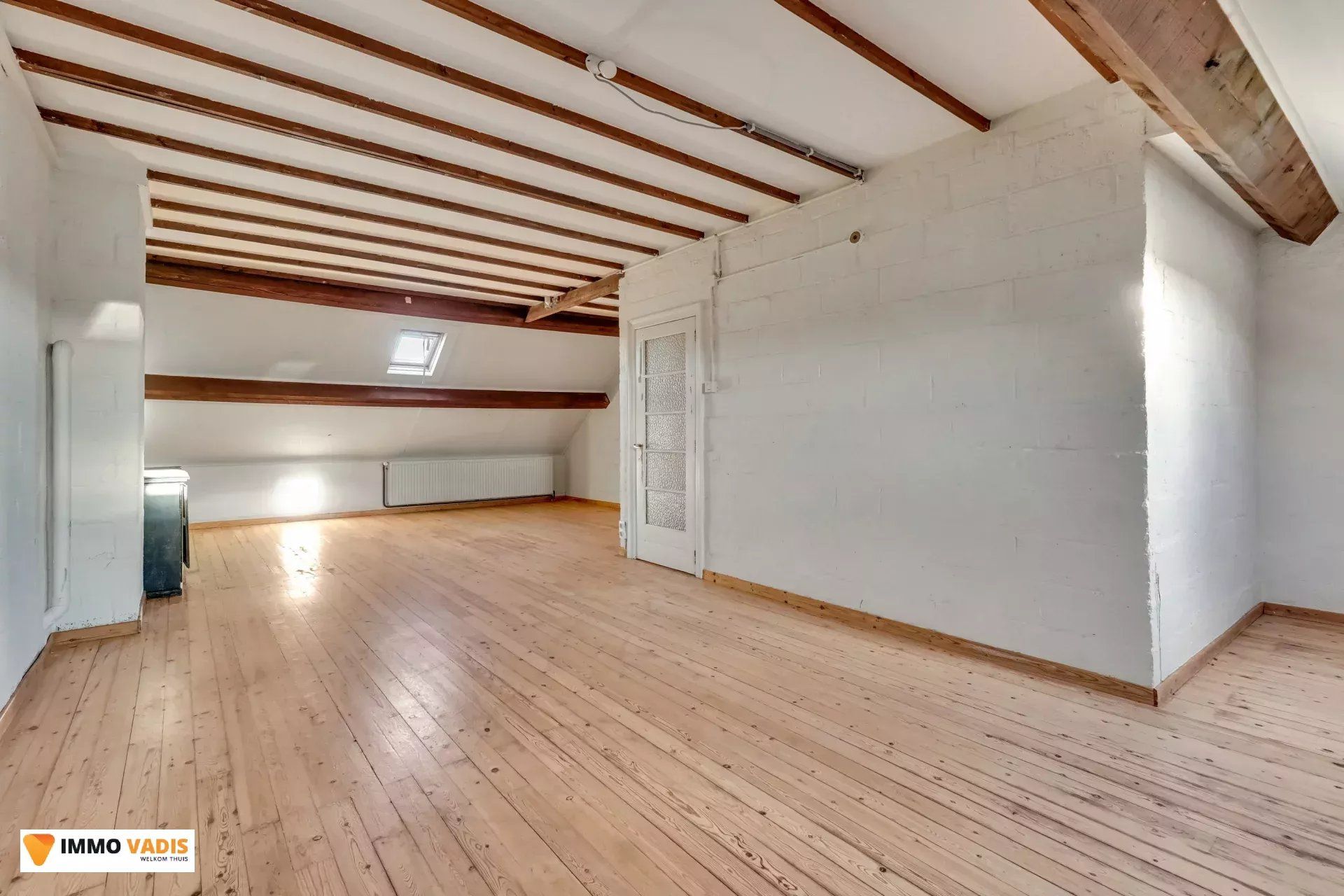 Karaktervolle herenwoning met vier slaapkamers, inpandige garage en tuin foto 16