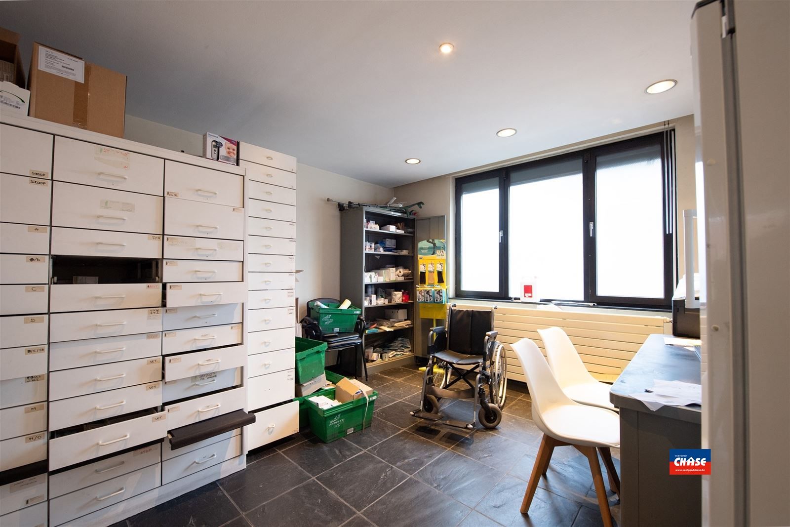 Handelshuis met groot appartement, garage en tuin foto 16