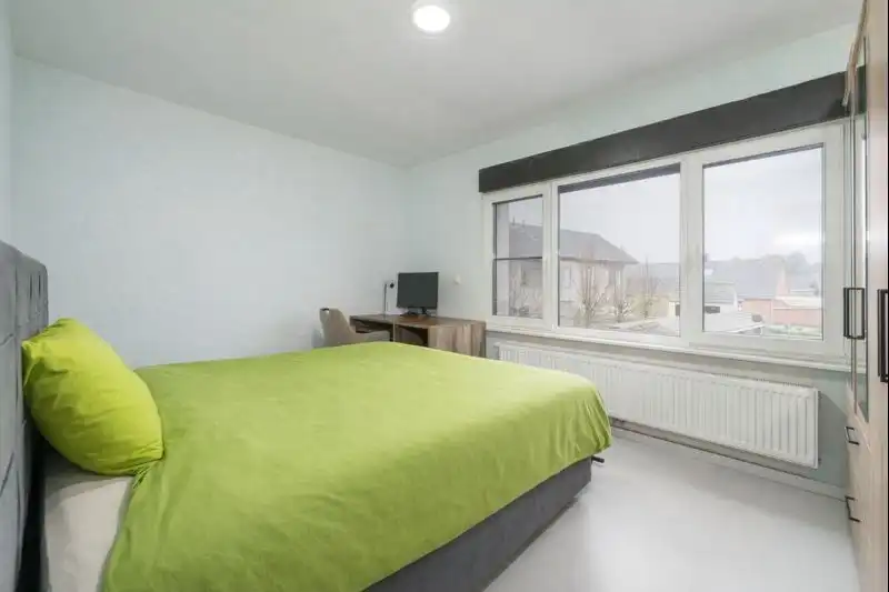 Instapklare, gerenoveerde woning in een rustige buurt met grote zonnige tuin foto 8