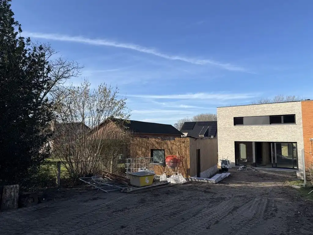 Stijlvolle nieuwbouwwoning met moderne architectuur foto 7