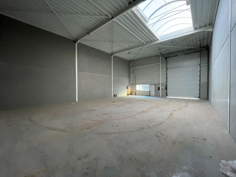 Modern magazijn van 216 m² met parkeerplaatsen op toplocatie in Evergem foto 9