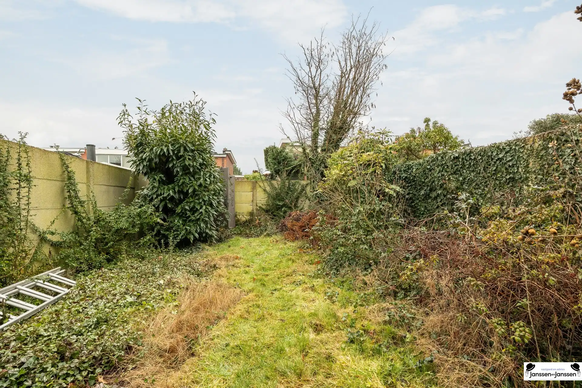 Lichtrijke gezinswoning met tuin in een rustige wijk! foto 15