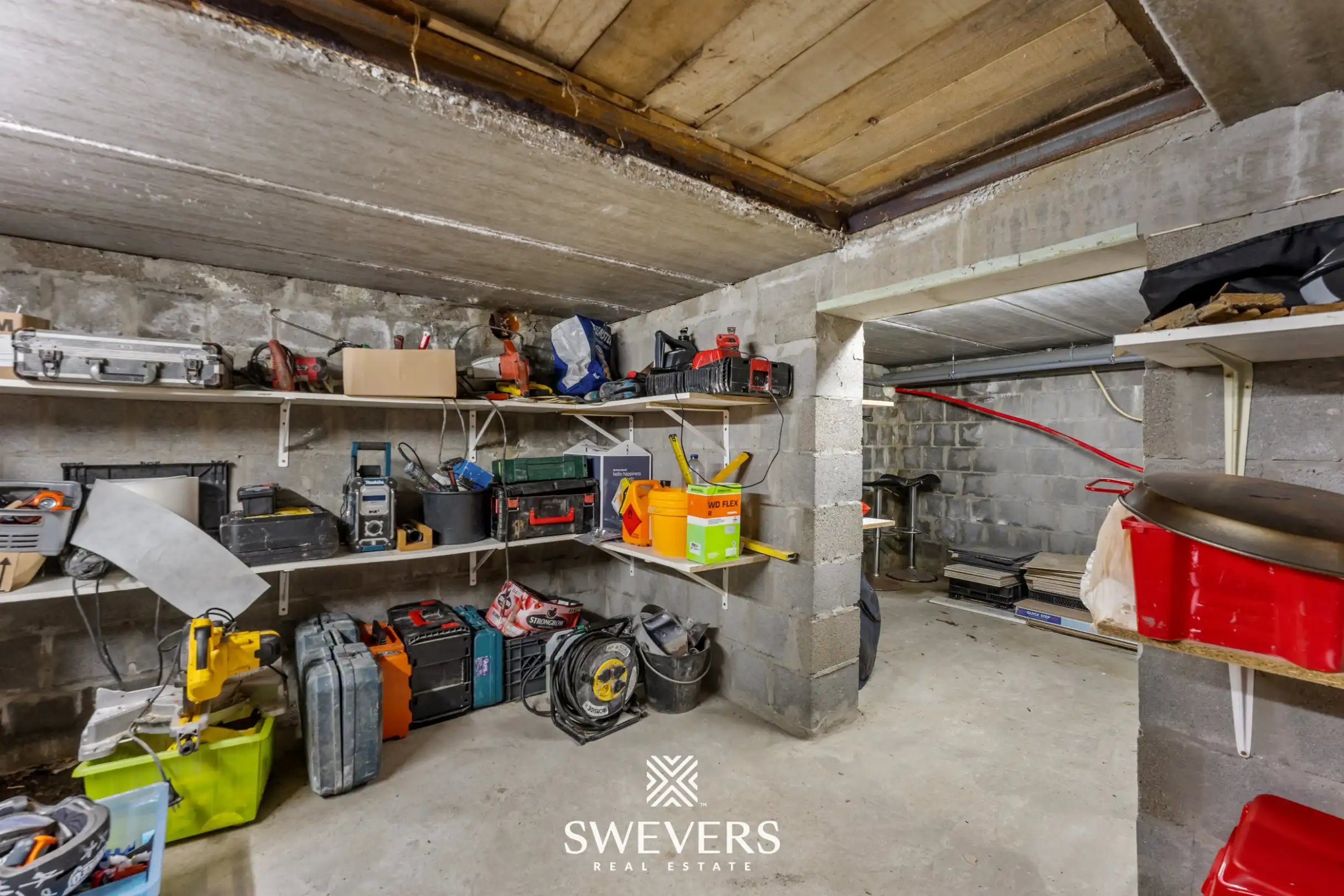 Ruime halfopen woning met zuidoostgerichte tuin en zwembad foto 32