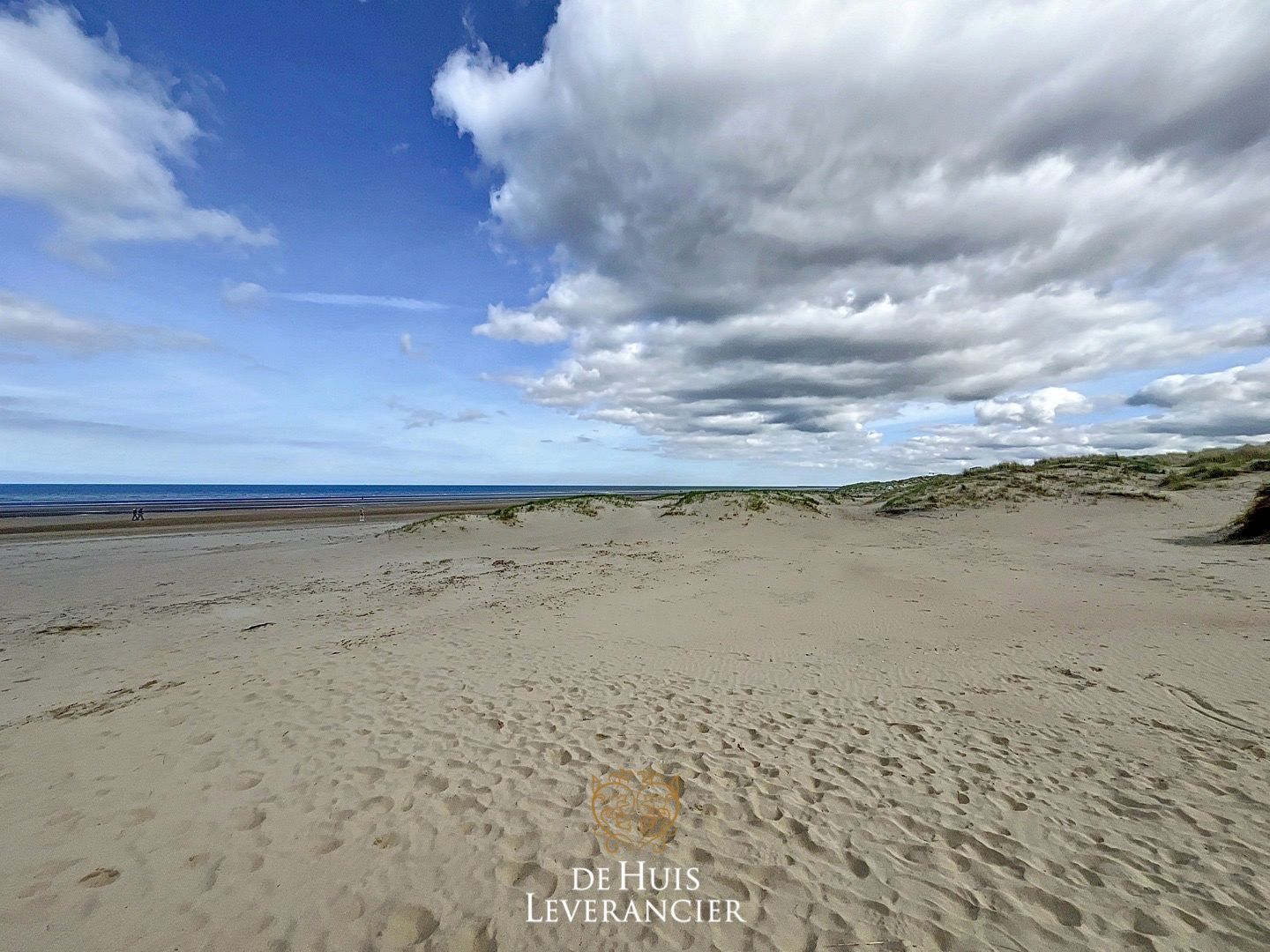 Grote garage met staanplaats te koop in Koksijde foto 3