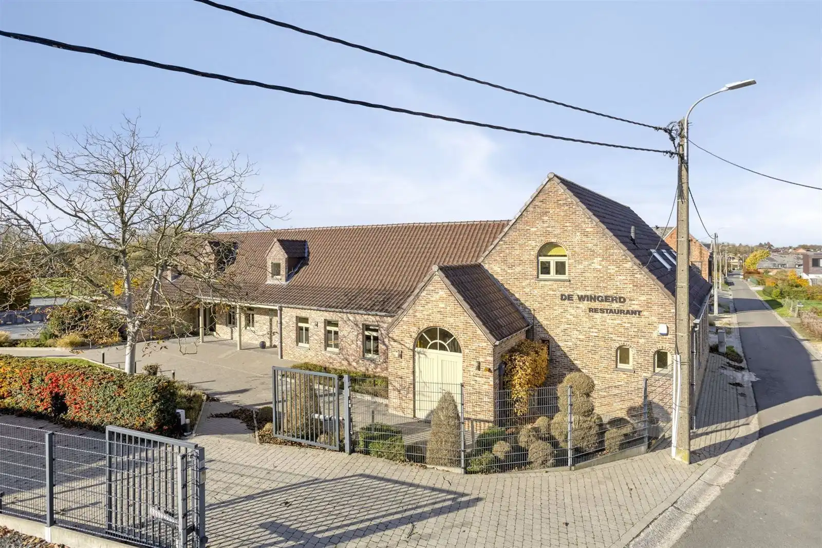 Unieke kans : Horeca met parking en instap klare woonst met 5 slaapkamers foto {{pictureIndex}}