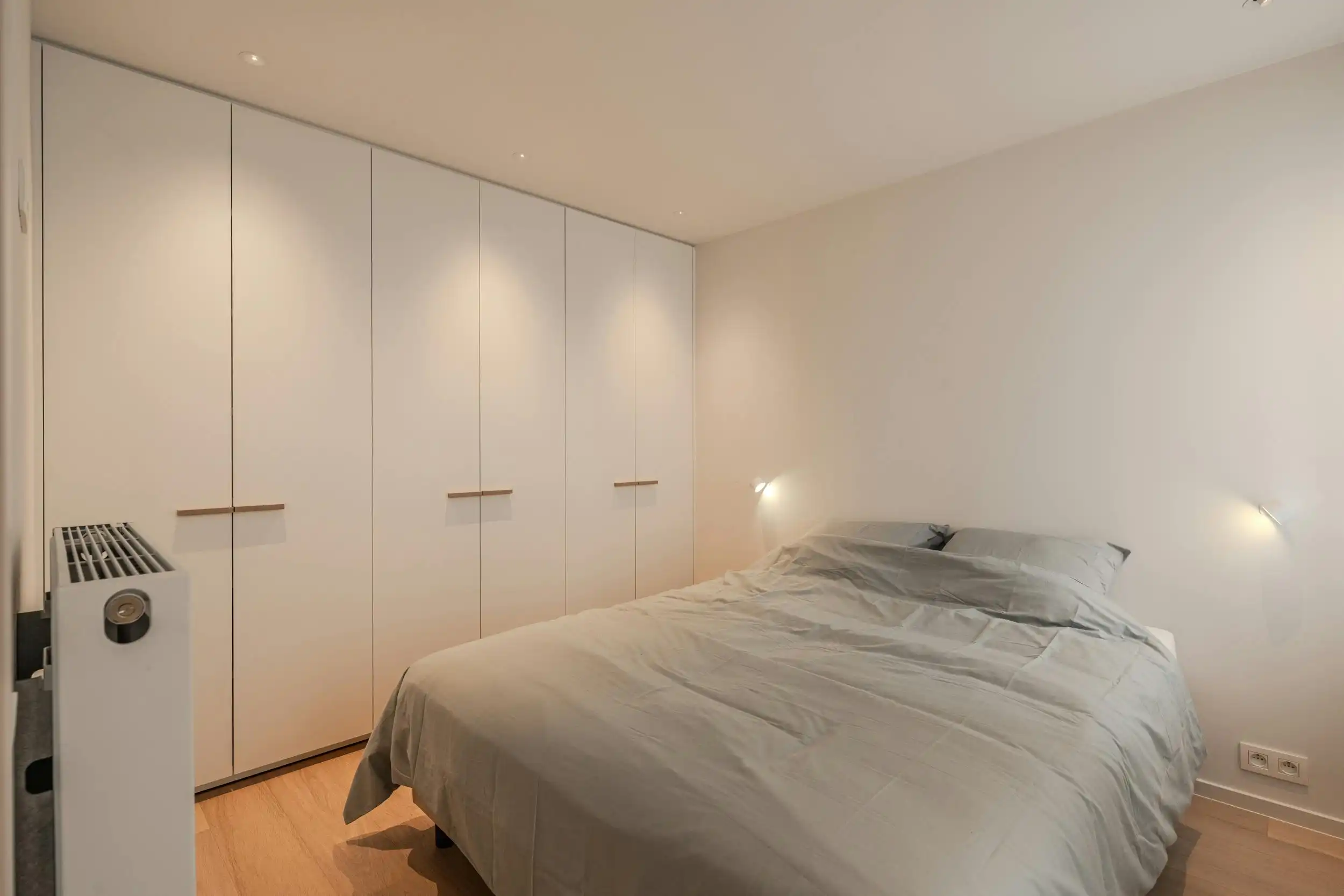 Luxueus gerenoveerd 2-slaapkamerappartement te Oostende foto 13