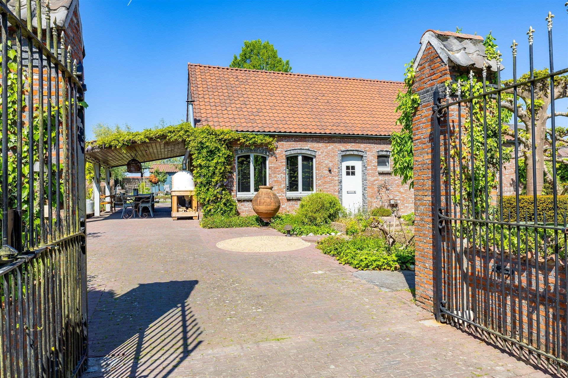 Karaktervolle open bebouwing met loods op groot perceel foto 39