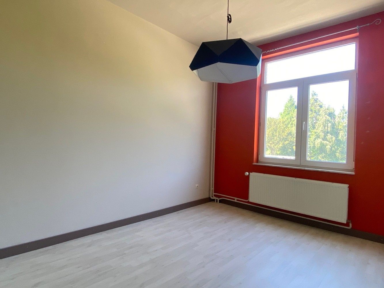 Ruime halfopen gezinswoning met grote garage/atelier (+/- 60m²) op een strategische ligging. foto 14