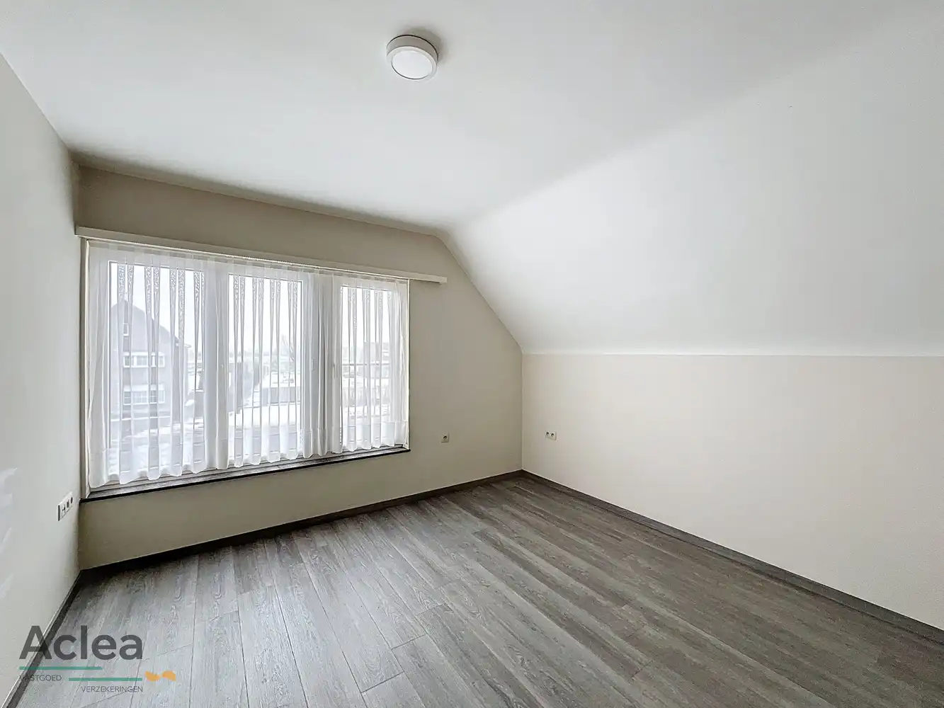 Comfortabele woning met ruime loods foto 16