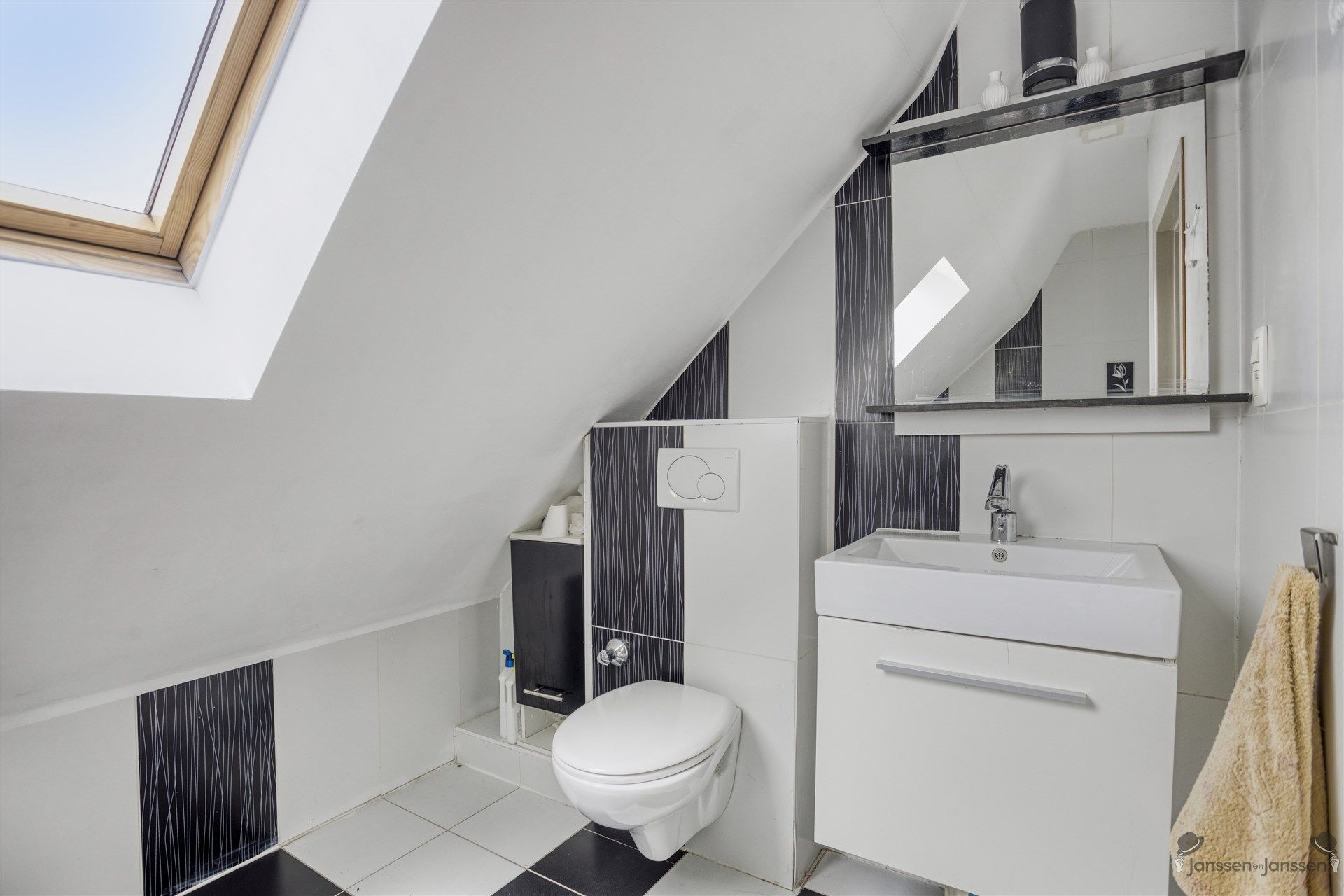 Uitzonderlijk triplex appartement van 251 m² met 5 (mogelijkheid tot 6) slaapkamers en groot terras te Leopoldsburg foto 12