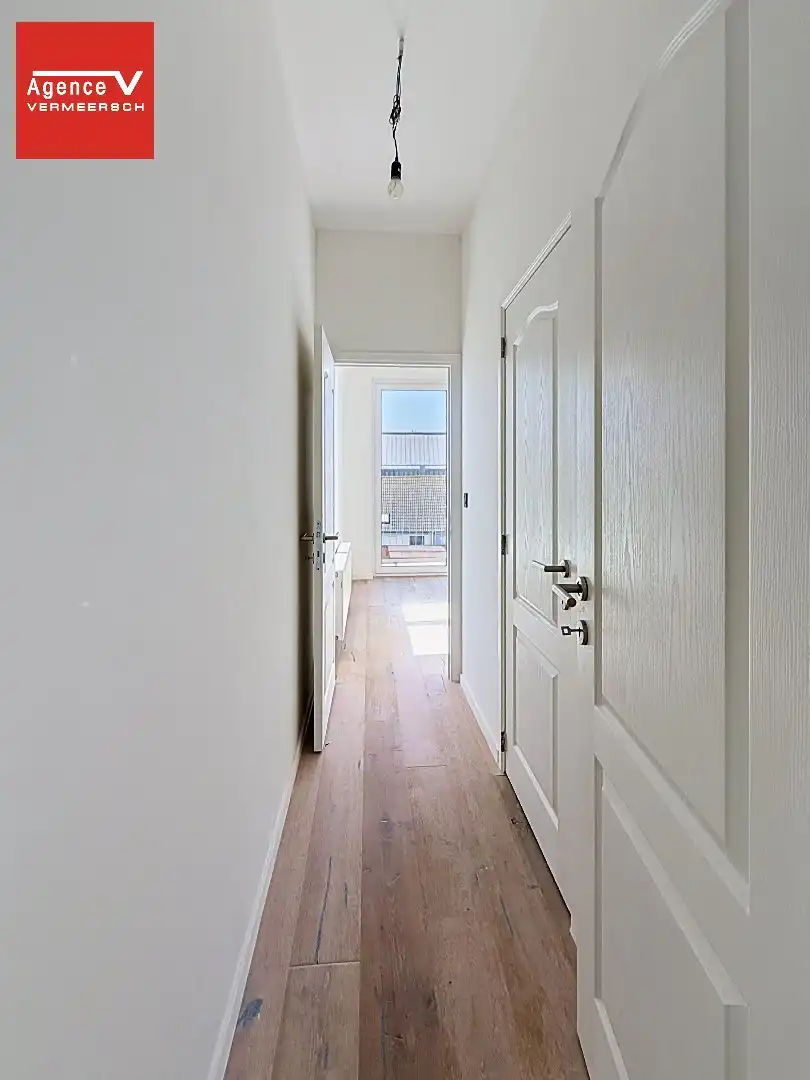 Instapklaar 3-slaapkamerappartement aan het Heilig-Hartplein. foto 8