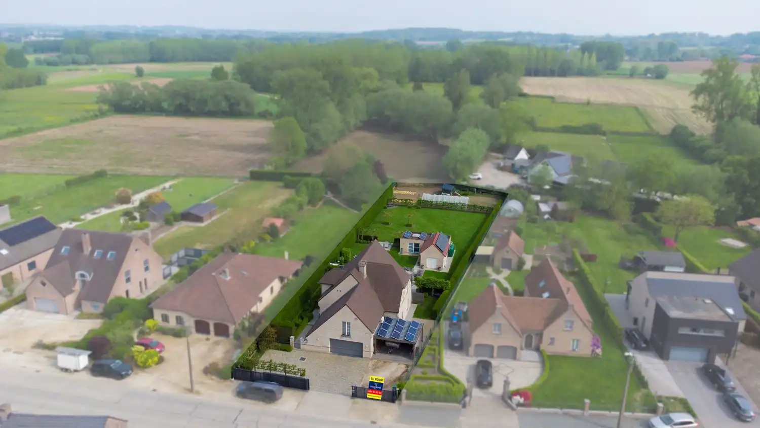 Exclusieve villa in het groene Denderwindeke – ruimte, luxe en comfort op topniveau! foto {{pictureIndex}}