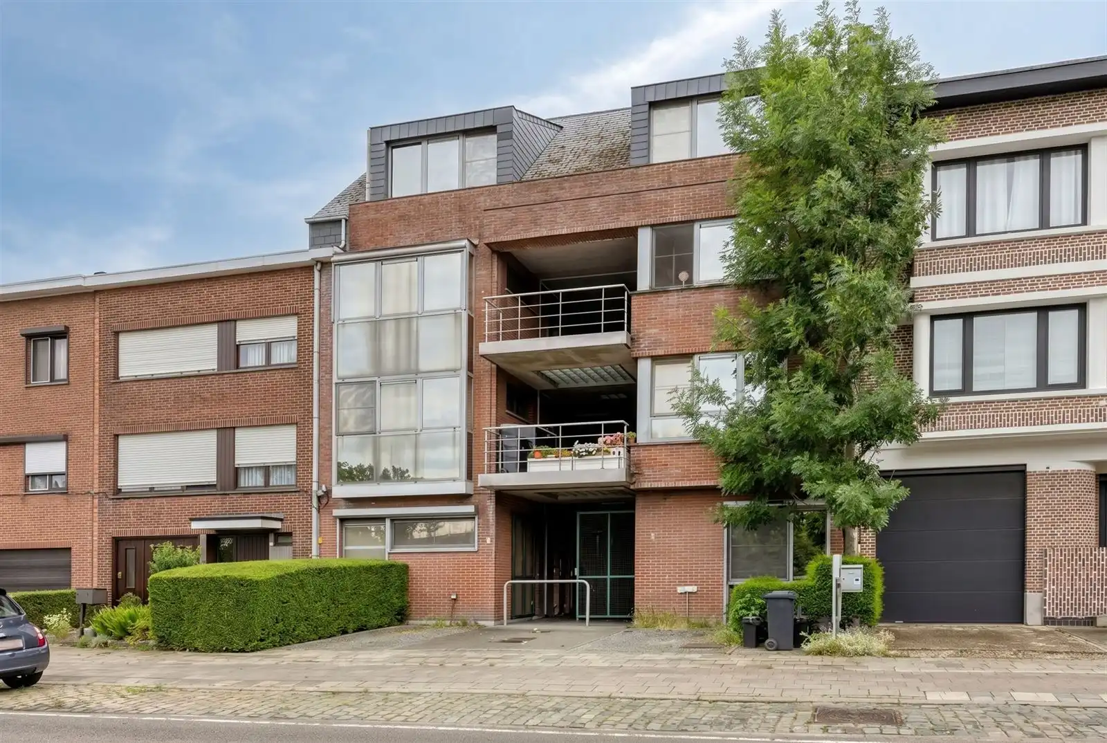 Instapklaar gemeubeld gelijkvloers appartement met tuin nabij het centrum van Edegem foto {{pictureIndex}}