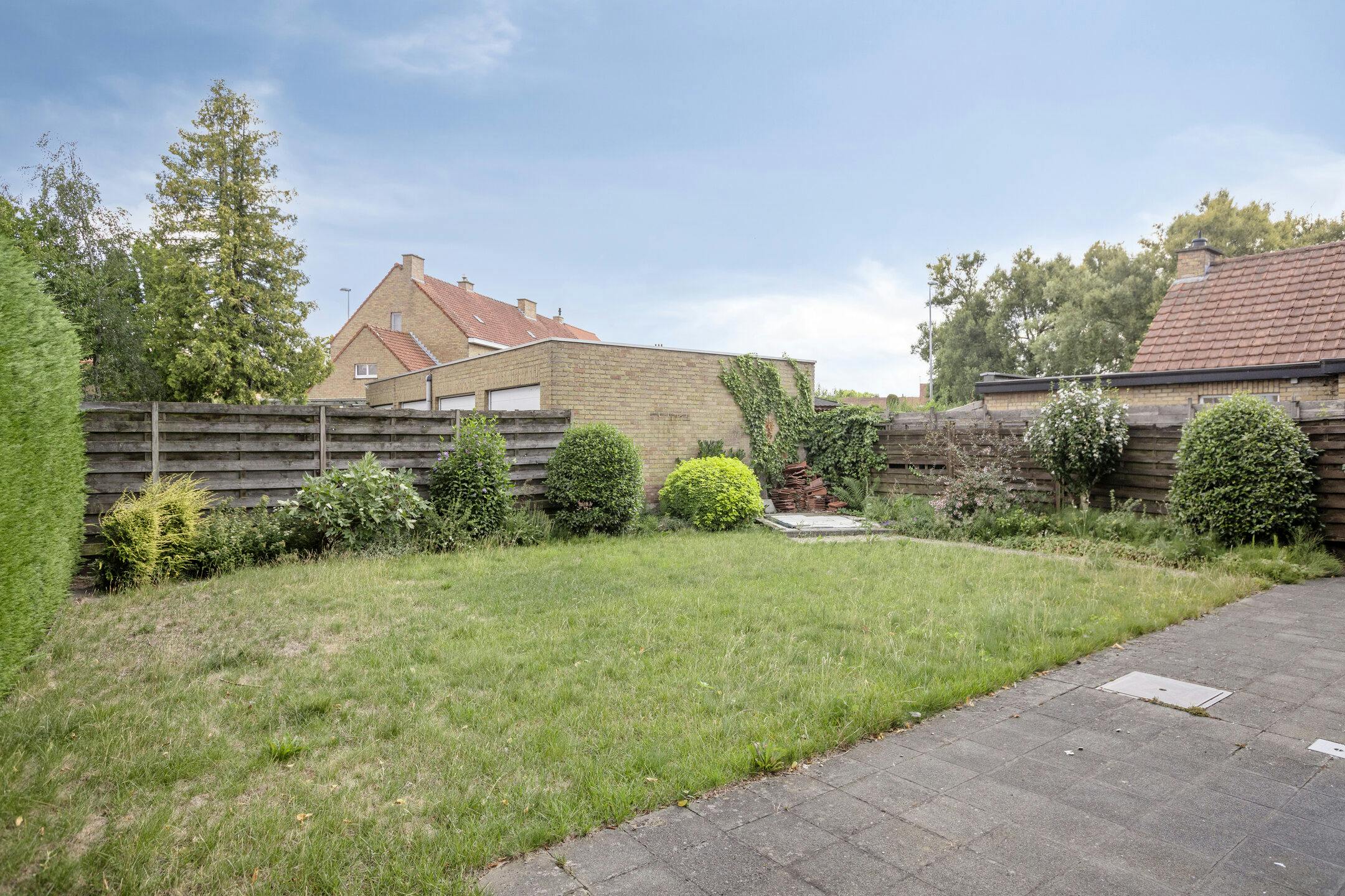 Ruime gezinswoning met tuin te koop in Roeselare foto 22