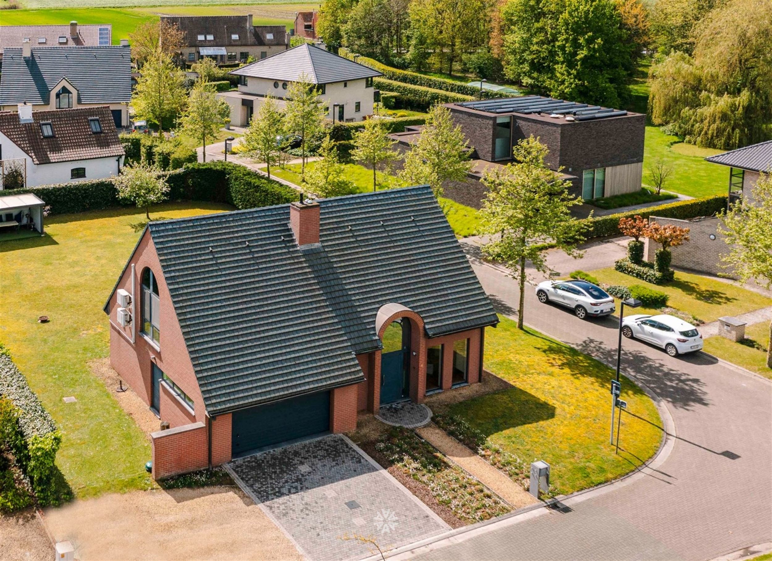 Instapklare woning met ruime tuin te koop te Ertvelde  foto 1