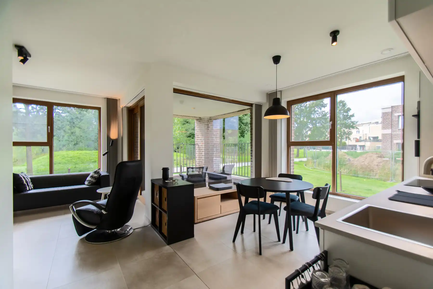 Rustig gemeubeld en comfortabel 1slpk appt. met mooi terras  foto {{pictureIndex}}