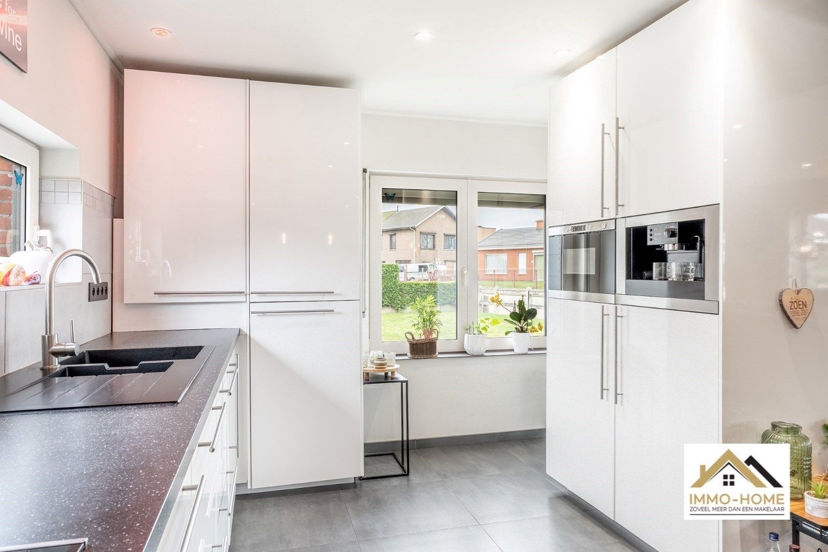Ruime gerenoveerde woning met ruime grond!  foto 3