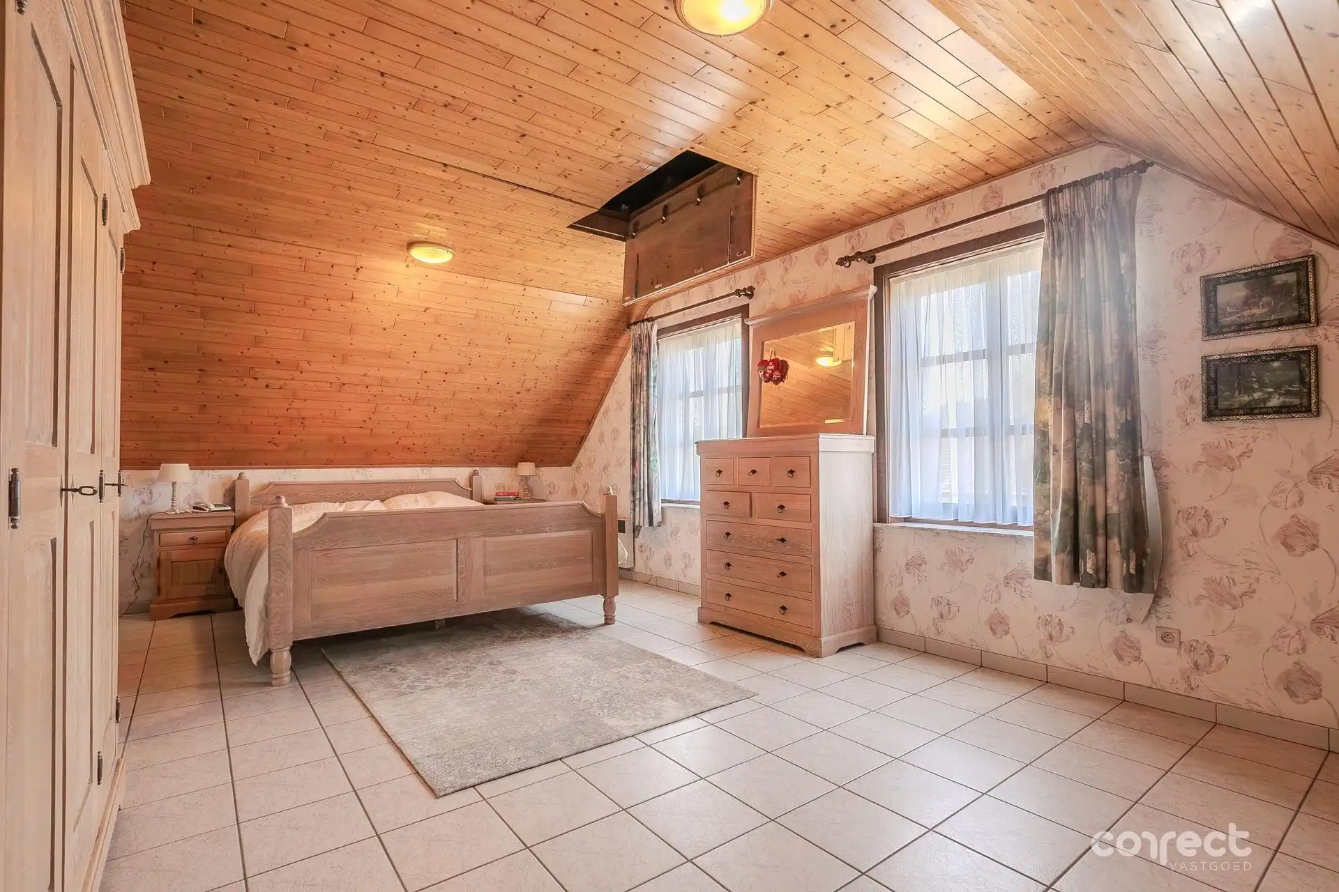 Alleenstaande landelijke woning op een ruim hoekperceel en aanpalend een stuk bouwgrond. foto 8