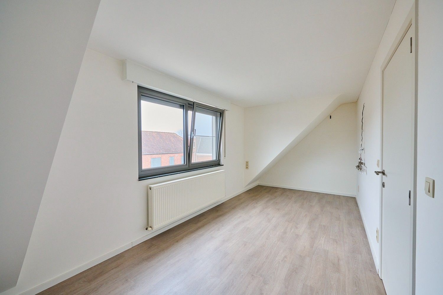 Gunstig gelegen heel ruim, fraai afgewerkte, handelsruimte met afzonderlijk toegankelijke woonstgelegenheid (triplex appartement) foto 23
